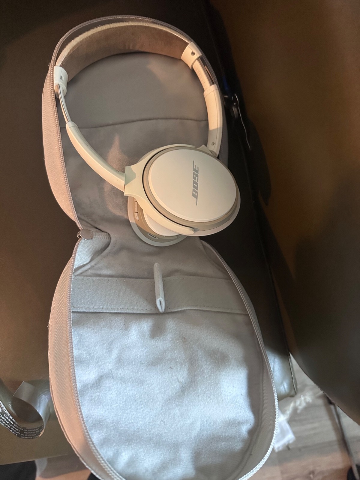 Bose SoundLink Around-Ear Wireless Headphones II – White