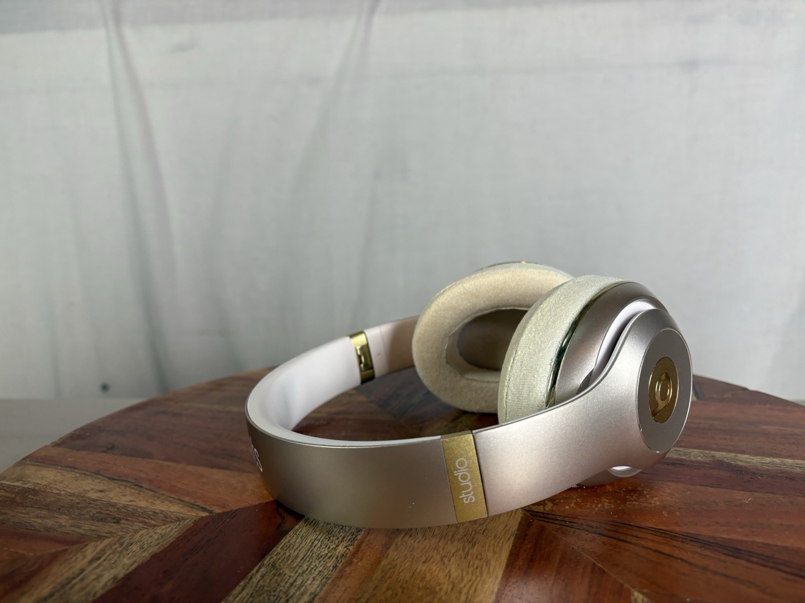 Dr Dre Beats Studio 2.0 Wireless Over Ear White Gold Headphones B0501 + Case