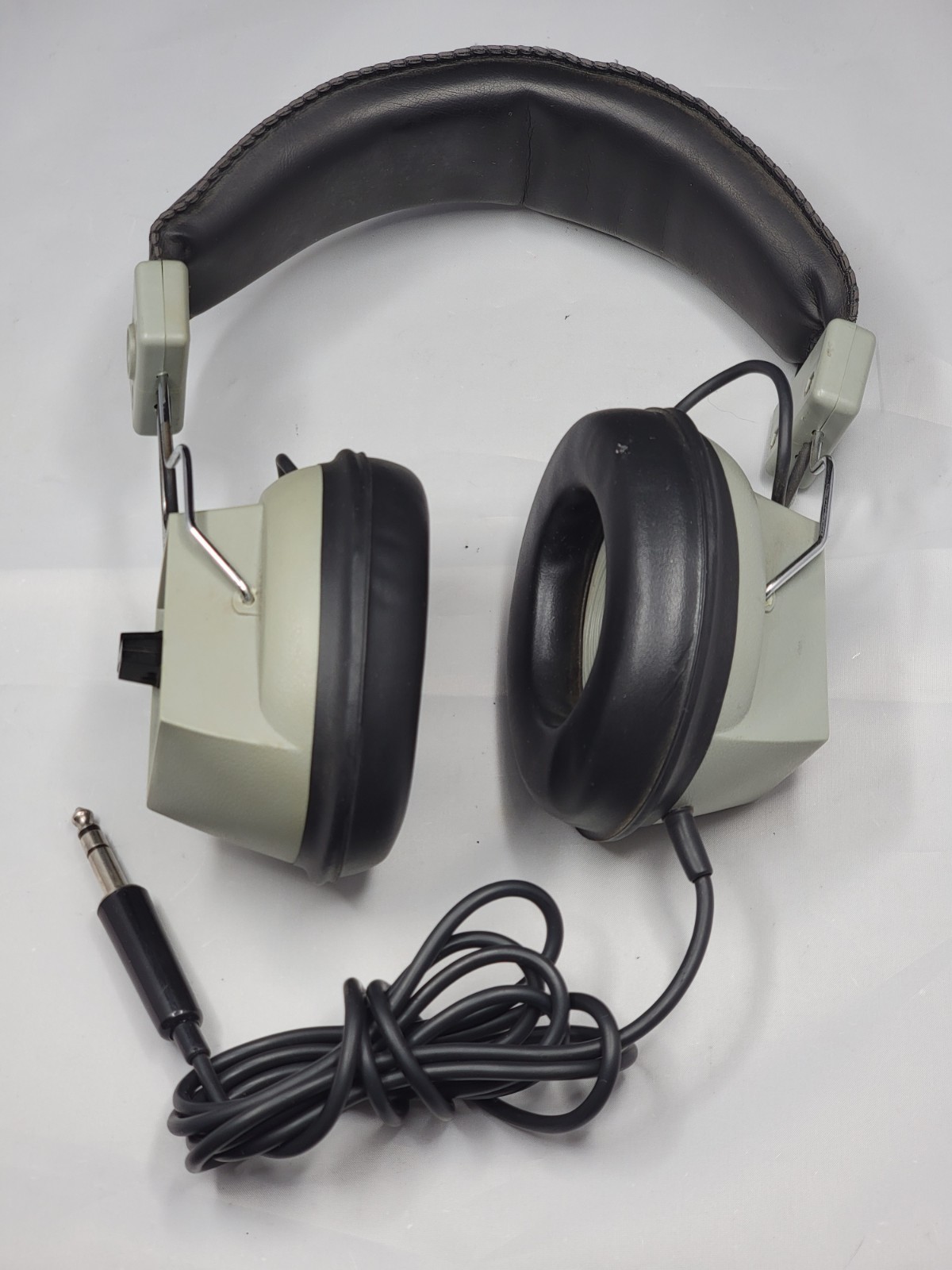 Realistic Nova 16 Over-Ear Stereo Headphones Volume Control 1/4in 8ohm 6ft