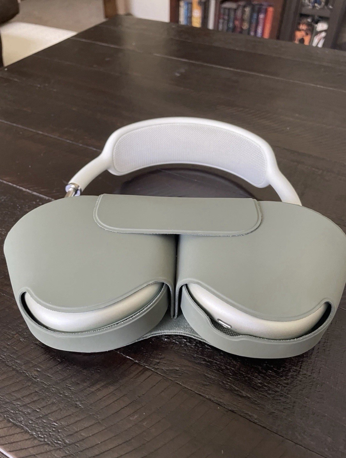 Apple AirPods Max Over-Ear Wireless Bluetooth Headphones w/ Smart Case Green