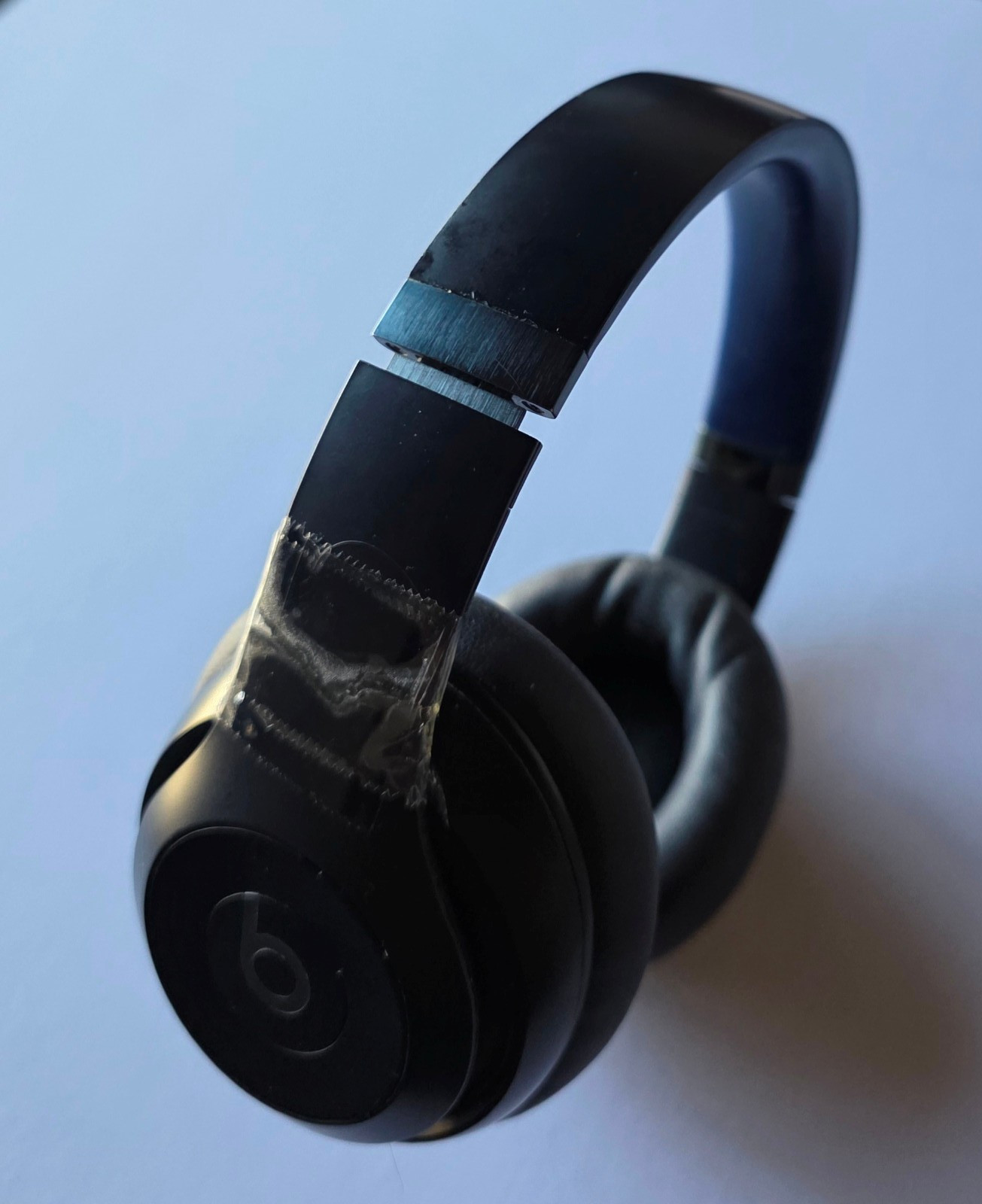 Navy Blue Beats Studio Pro Wireless Headphones MQTQ3LL/A – Works but Taped Band