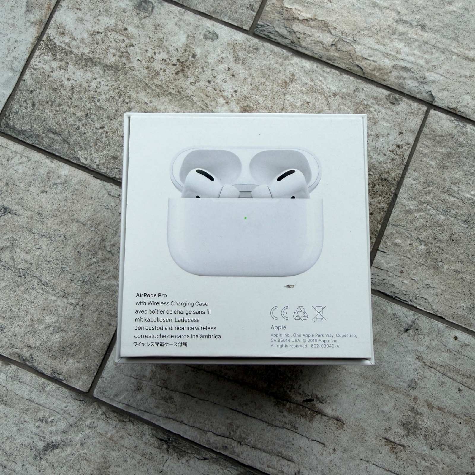 Apple AirPods Pro 1st Gen MWP22AM/A Wireless Charging Case White Earbuds