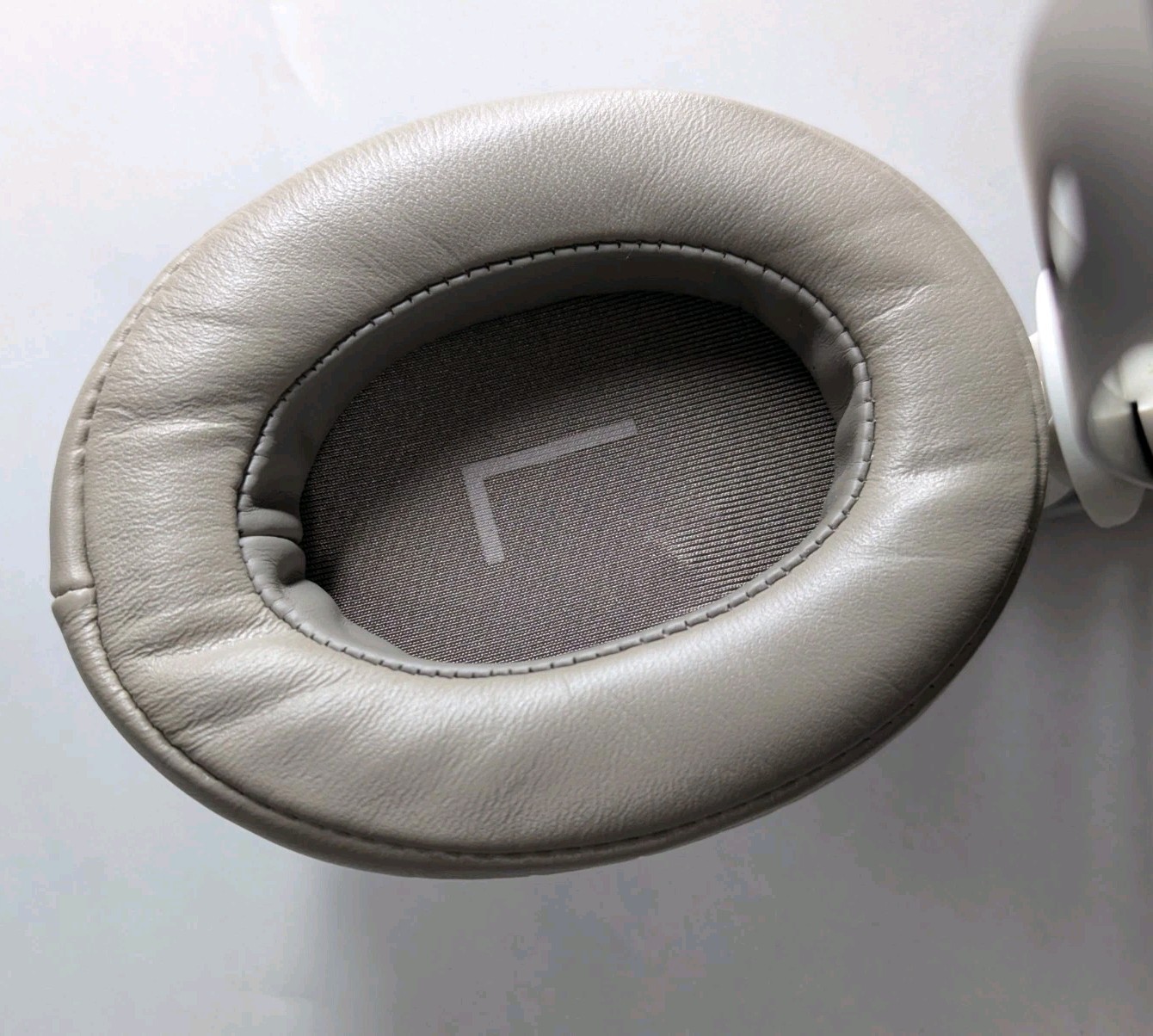 Sennheiser Momentum Wireless 3 M3AEBT Gray White Used Tested Working