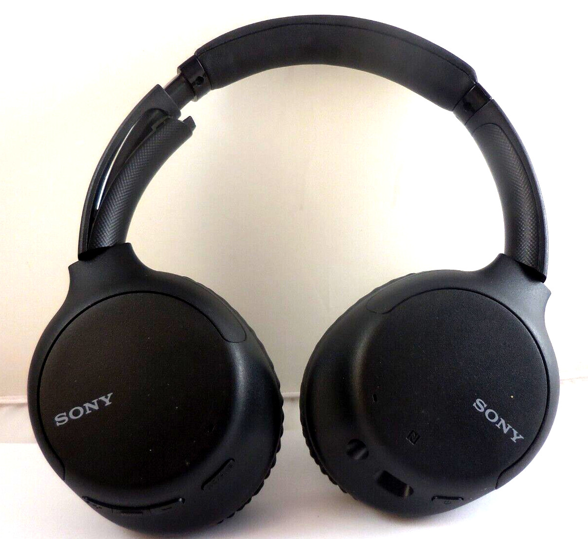 Sony WH-CH710N Wireless Over-Ear Noise Canceling Headphones ( BROKEN HINGE)