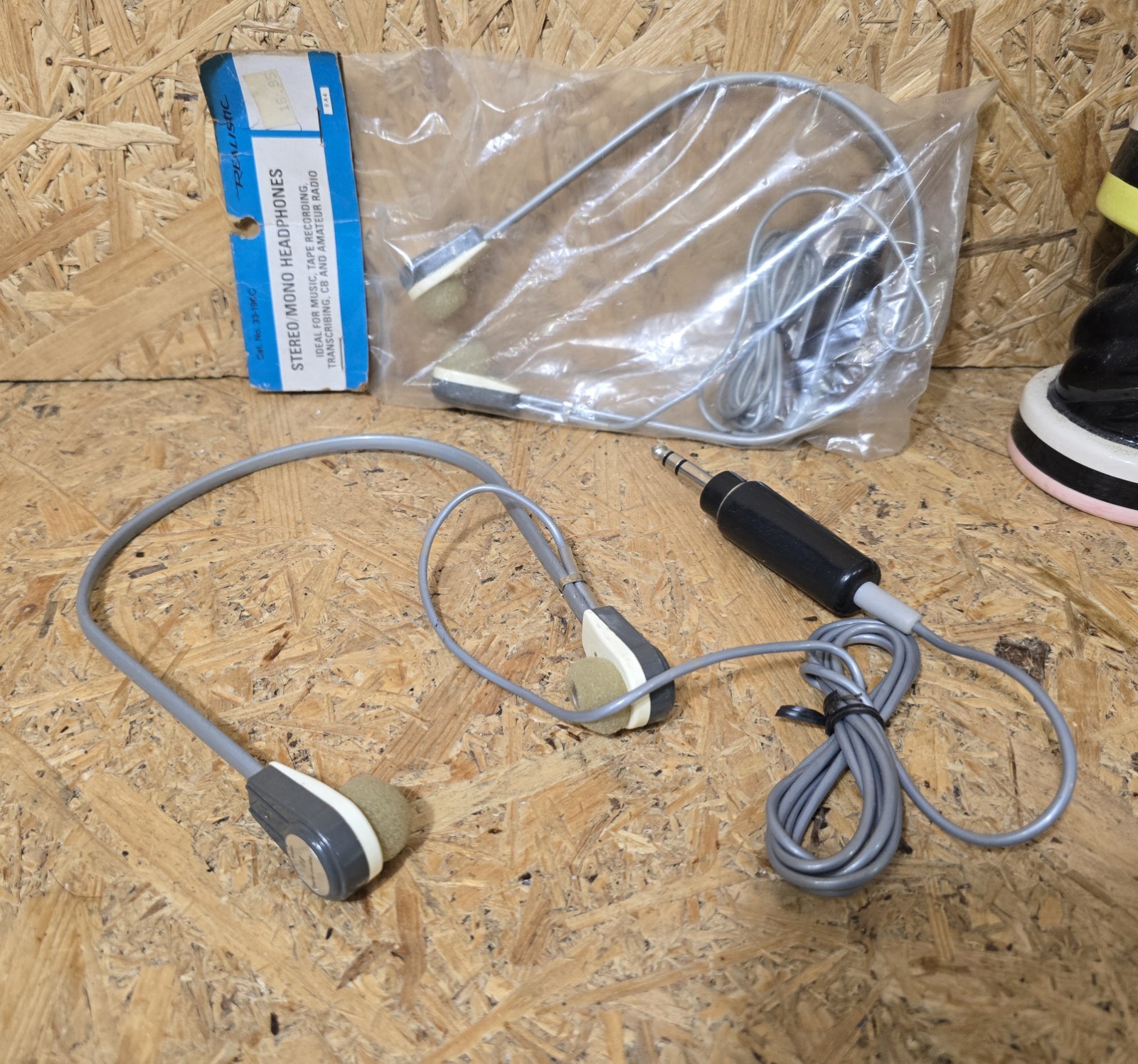 Realistic 33-196C Stereo/Mono Headphones 8-Ohm Retro 1980’s Headphone – GOSFORD