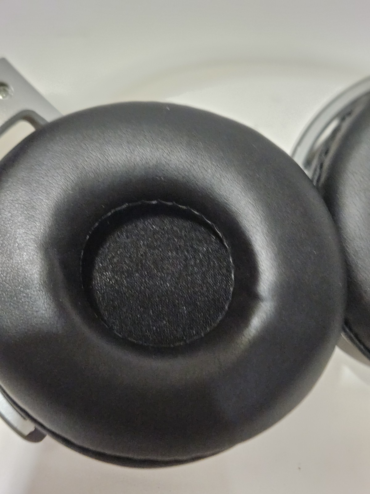 Sony Extra Bass Wireless Bluetooth Headphones Gray Silver MDR Tested Working