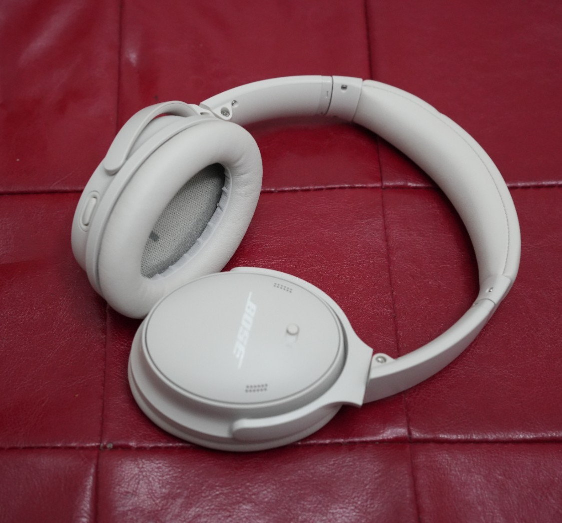 Bose QuietComfort SC Noise Canceling Headphones (2025) White Smoke – Excellent