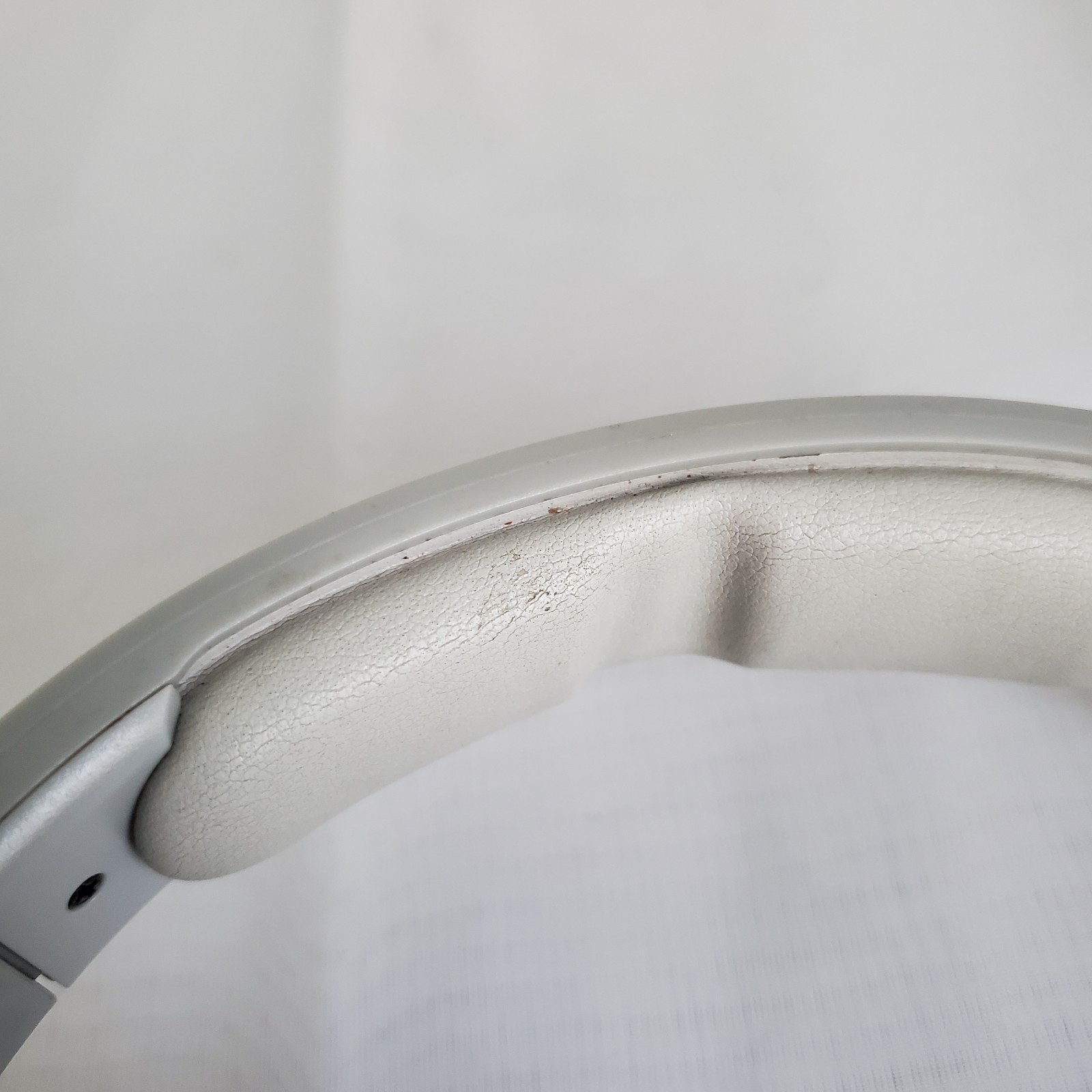 Skullcandy Hesh Evo Wireless Over-Ear Bluetooth Headphones Bone Needs Earpads