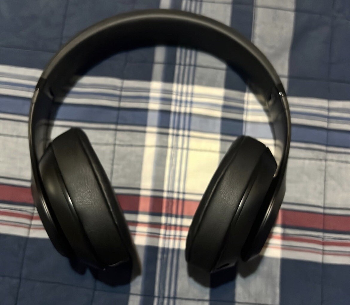 Beats by Dr. Dre Studio3 Over the Ear Wireless Headphones – Black MX3X2LL/A