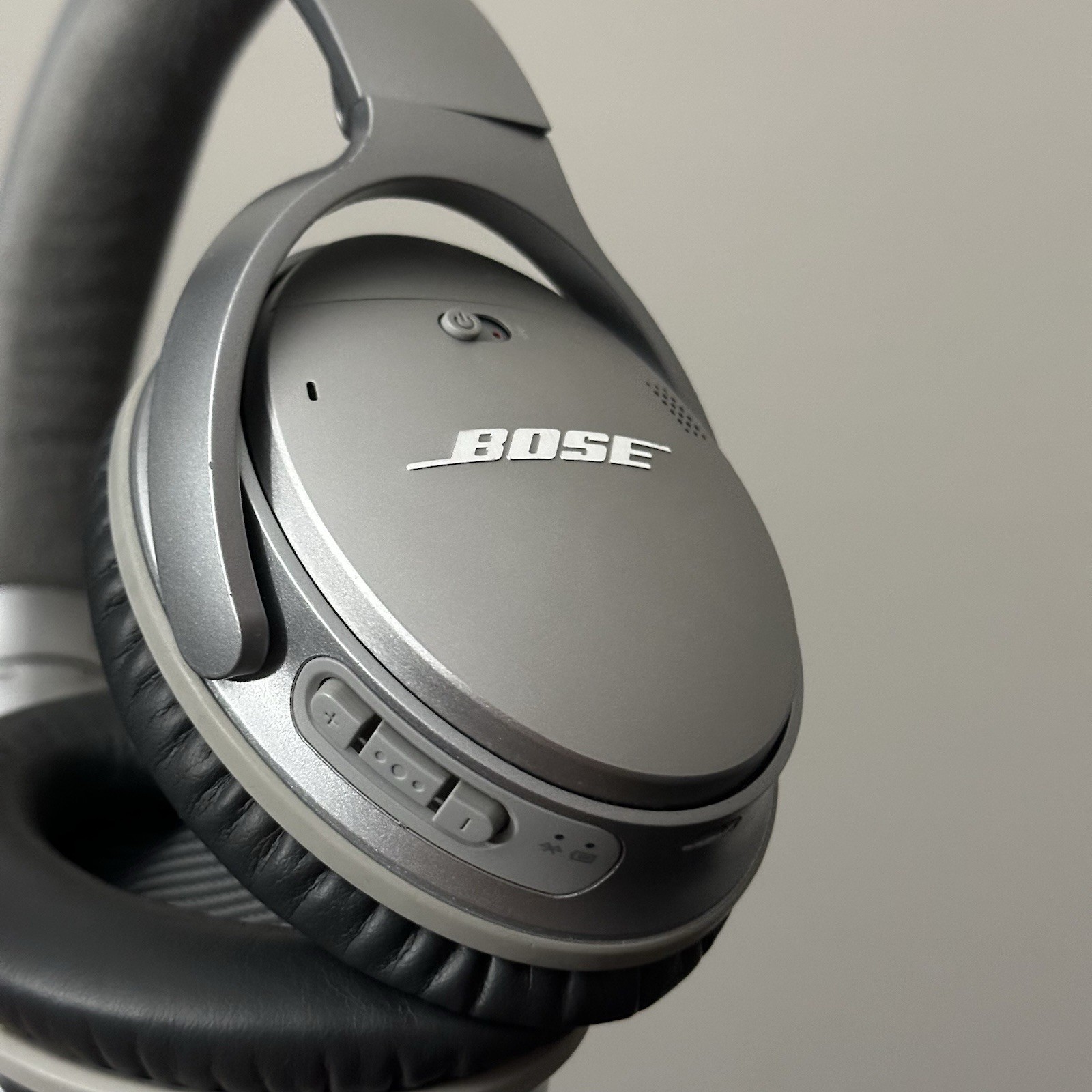 Bose QuietComfort 35 Series II QC35 Wireless Headphones – Silver – With Case