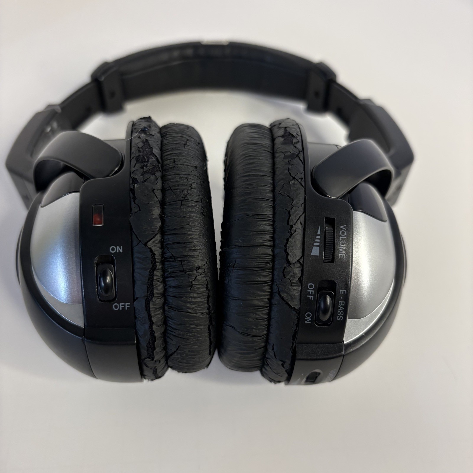Vtg Radio Shack Infrared Wireless Headphones w/Transmitter Rechargeable 3300280