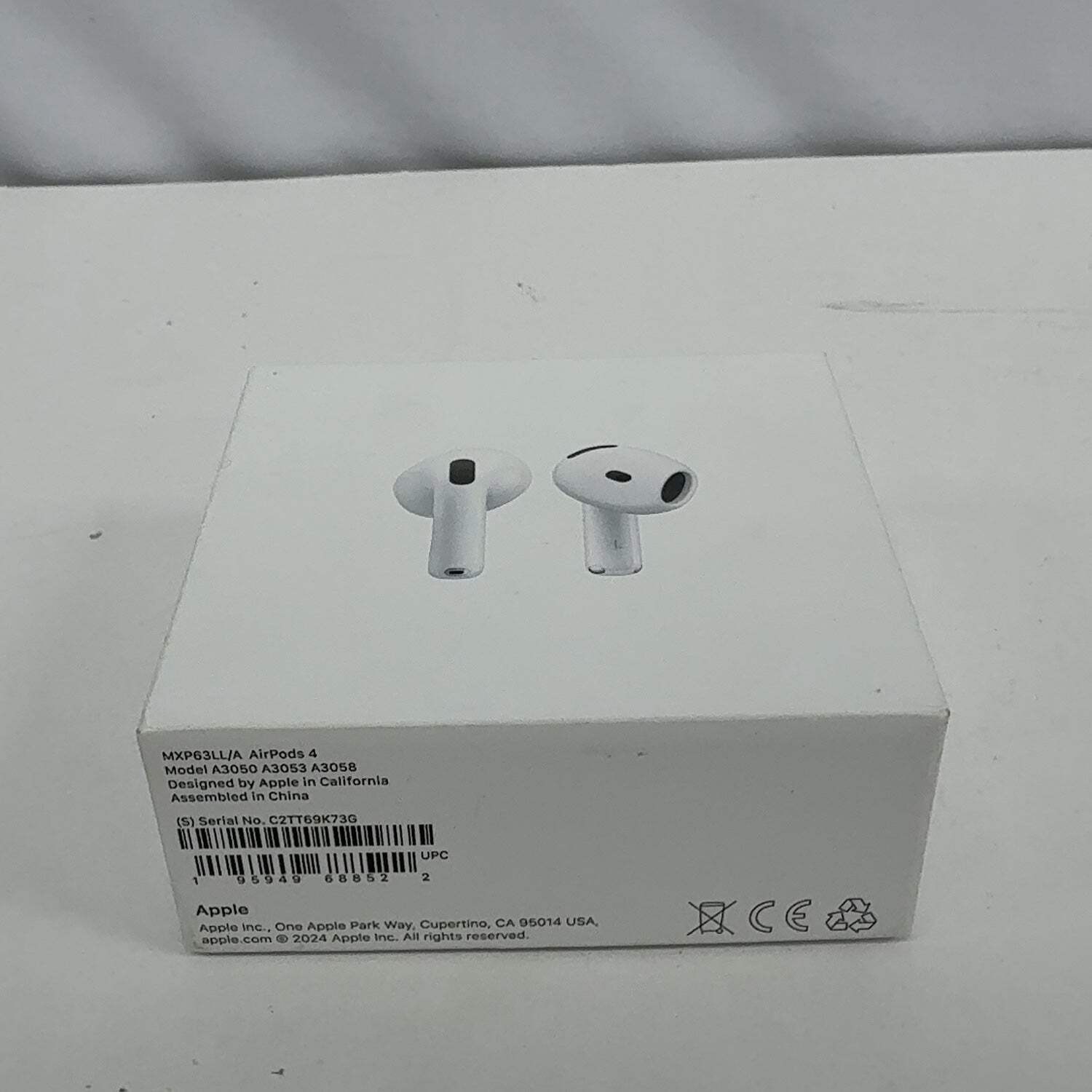 New Apple AirPods 4th Gen with Charging Case A3058 A3053 A3050 MXP63LL/A