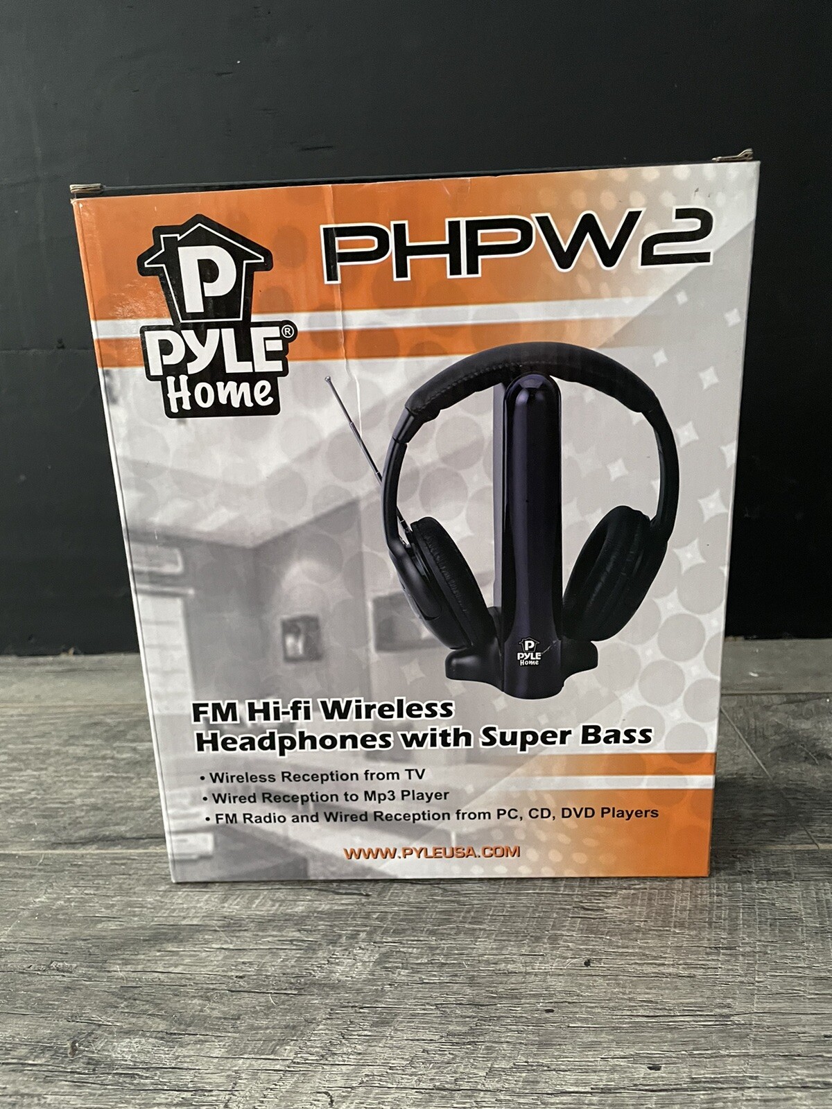 Pyle FM Hi-Fi Wireless Headphones with Super Bass PHPW2