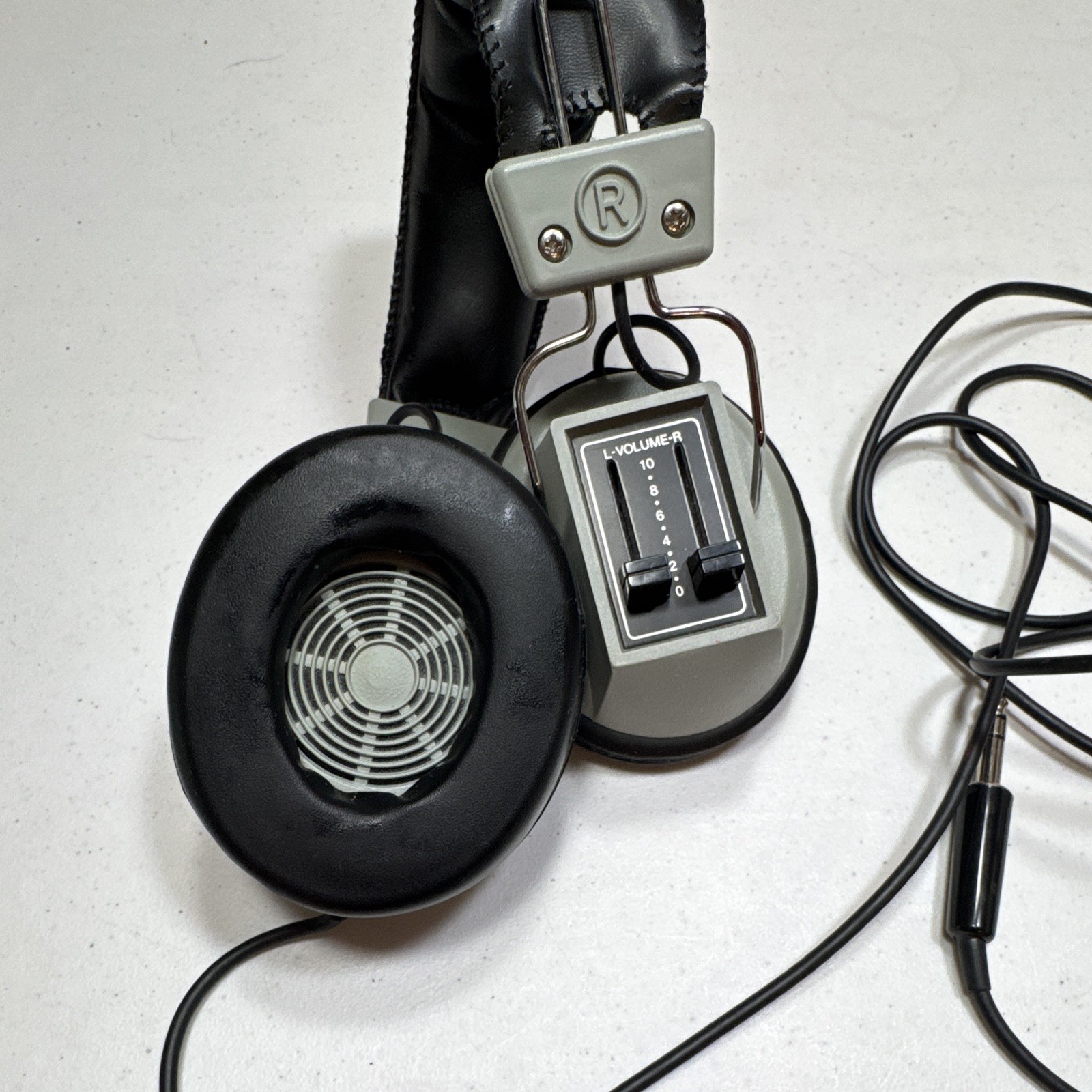 Realistic Nova 16 Wired On-Ear Headband Headphones 1/4in 8ohm Gray/Black