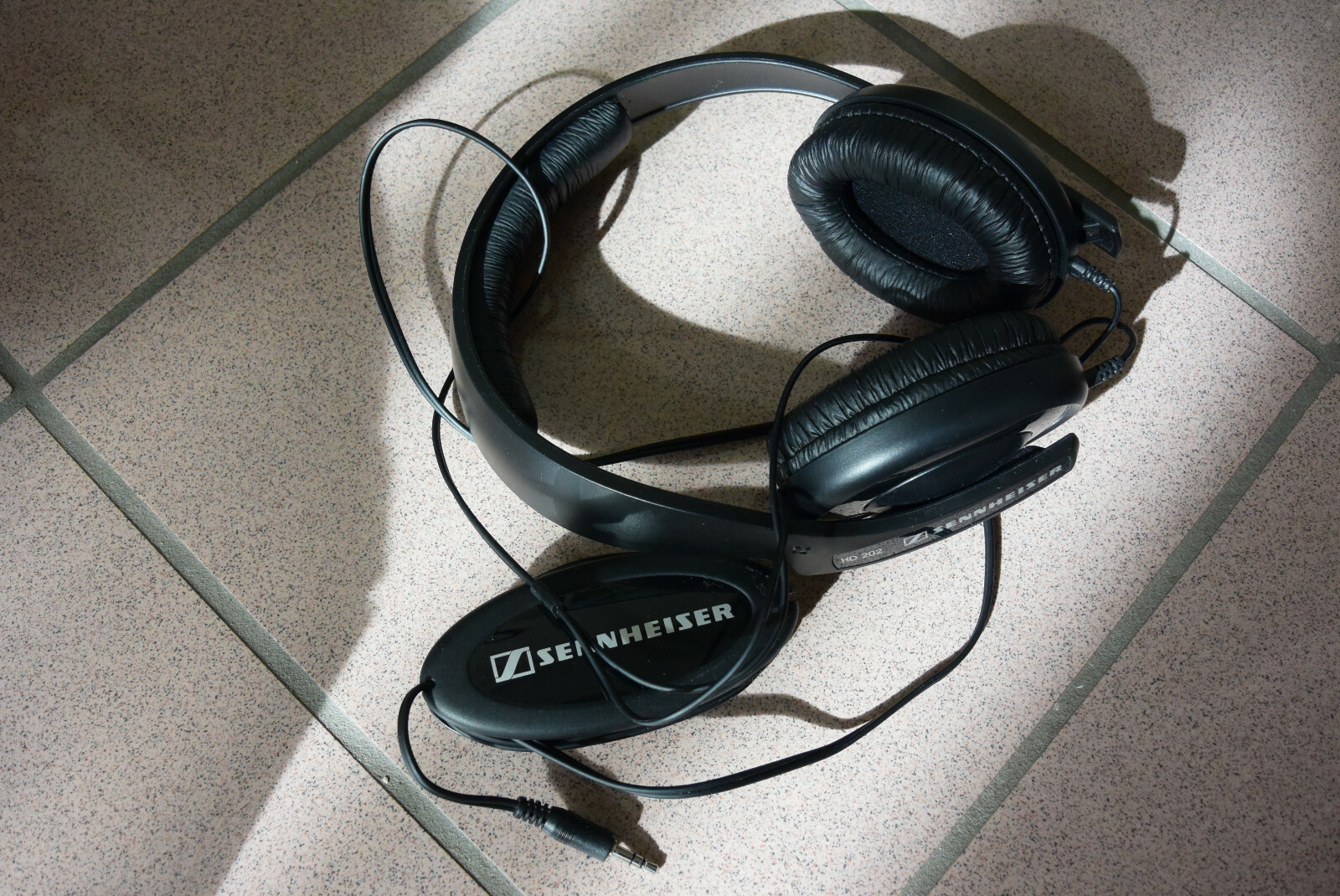 Sennheiser HD 202 Over-Ear Headphones
