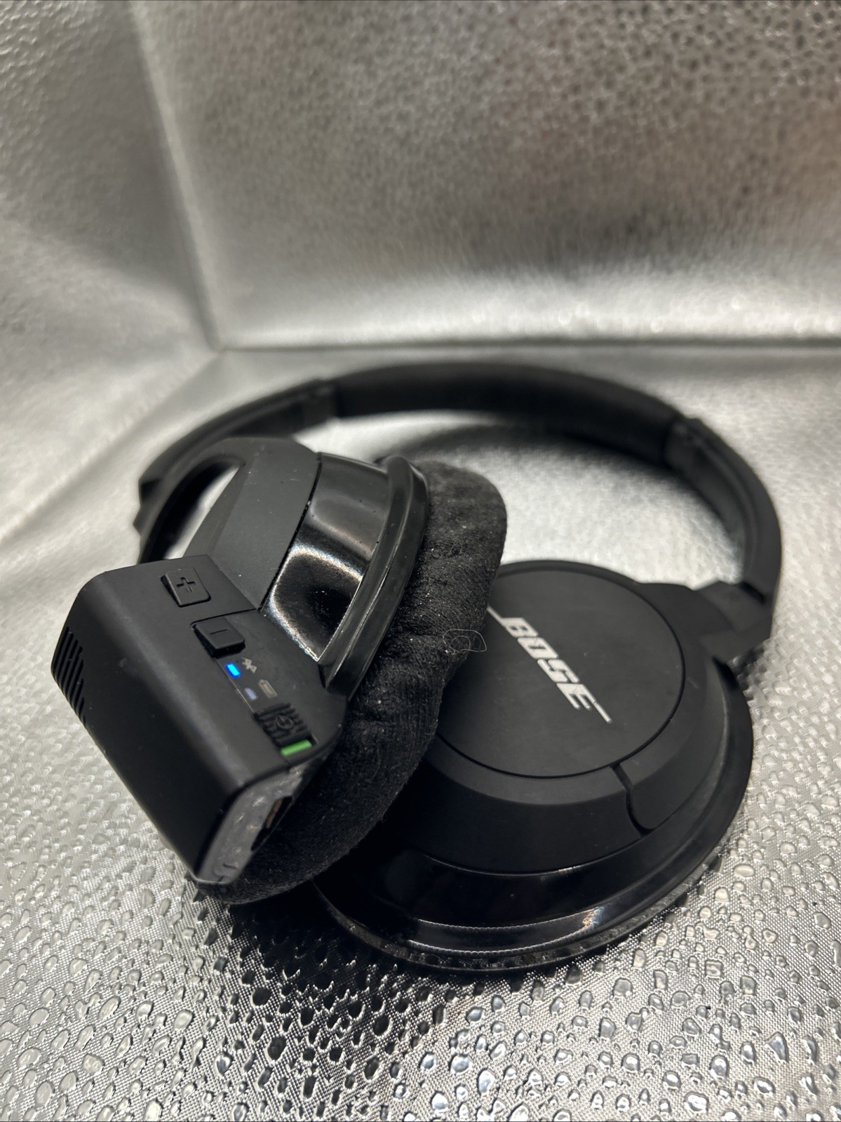 Bose SoundLink Around-Ear Wireless Headphones AE2 W/USB Charger/needs Earpads