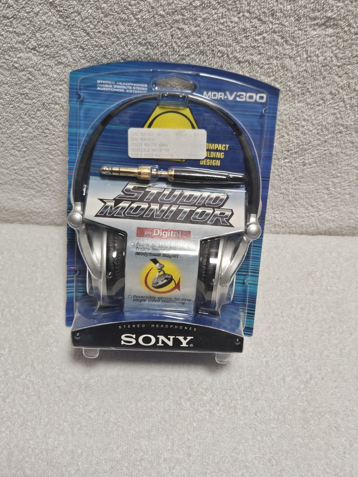 * NEW SEALED * Sony 3-241-879-11 MDR-V300 Ear-Cup DJ Headphones (MDR-V300)