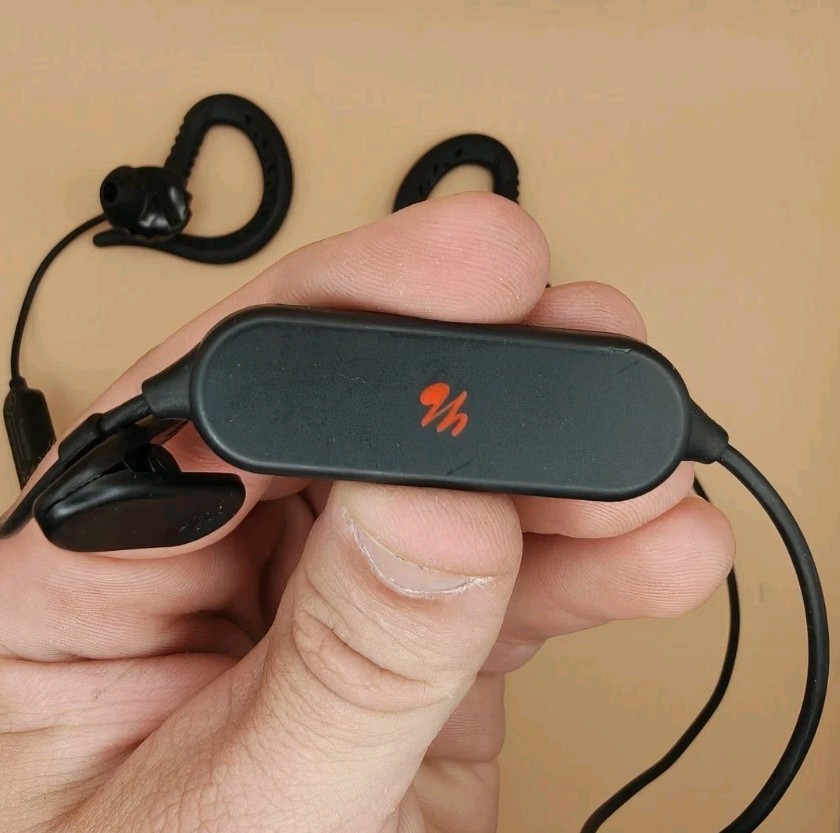 Yurbuds Focus 500 Bluetooth Earphones Black Tested Working Charges No Cable