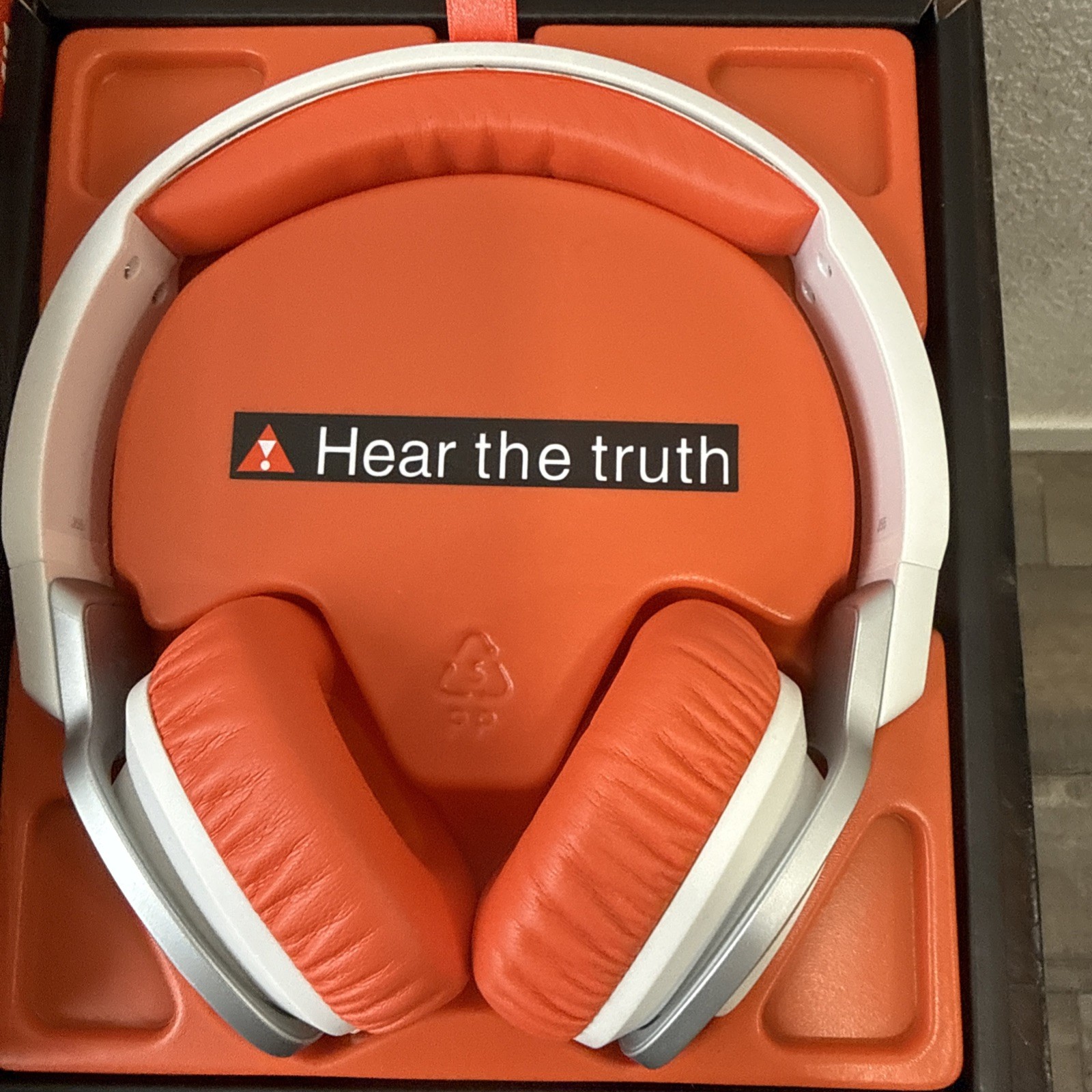 NEW JBL J55i On-Ear Headphones White/Orange Mic Remote iPhone iPad 40 mm Drivers