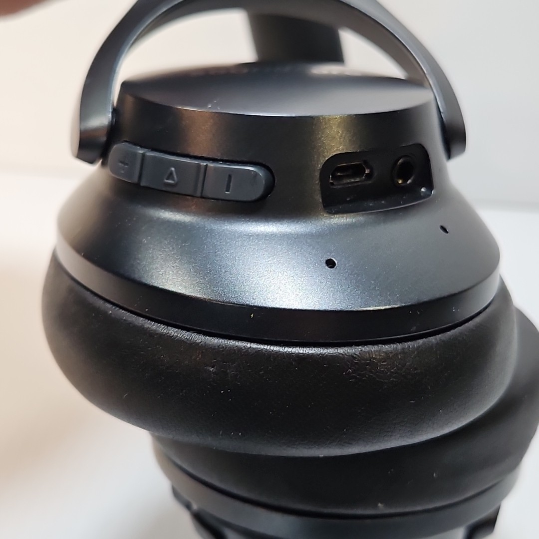 Soundcore Life Q20 – Hybrid Active Noise Cancelling Headphones