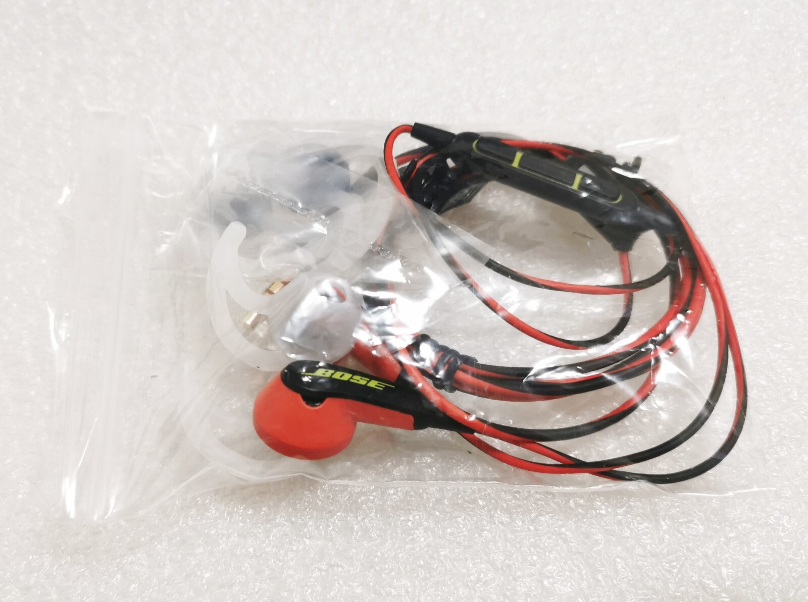 SoundSport In-Ear Earphones Headset For Apple ios iPhone Color Black+Red