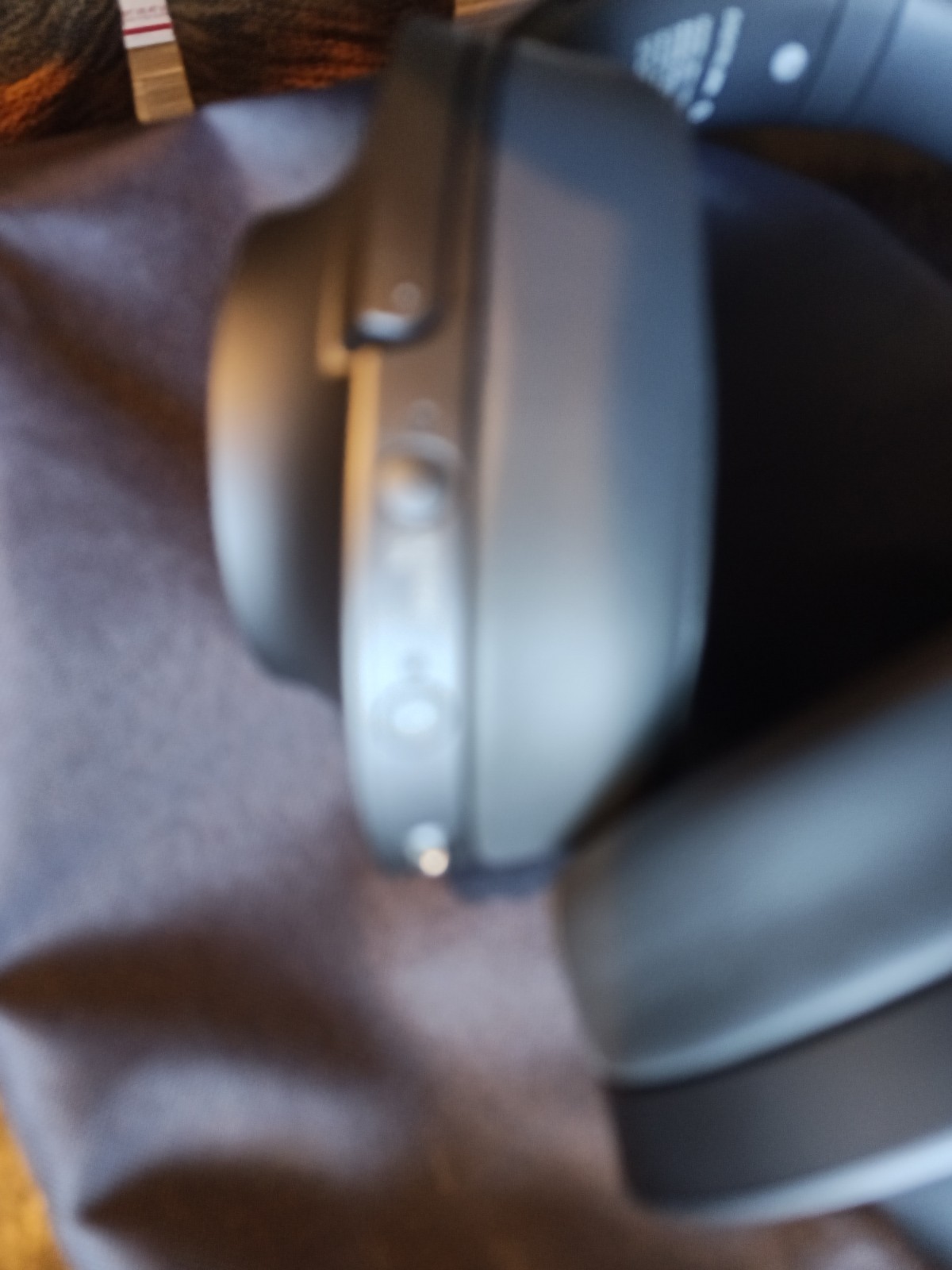 Sony WH-H900N h.ear on 2 Wireless Noise-Canceling Headphones/Apple iPod touch 4
