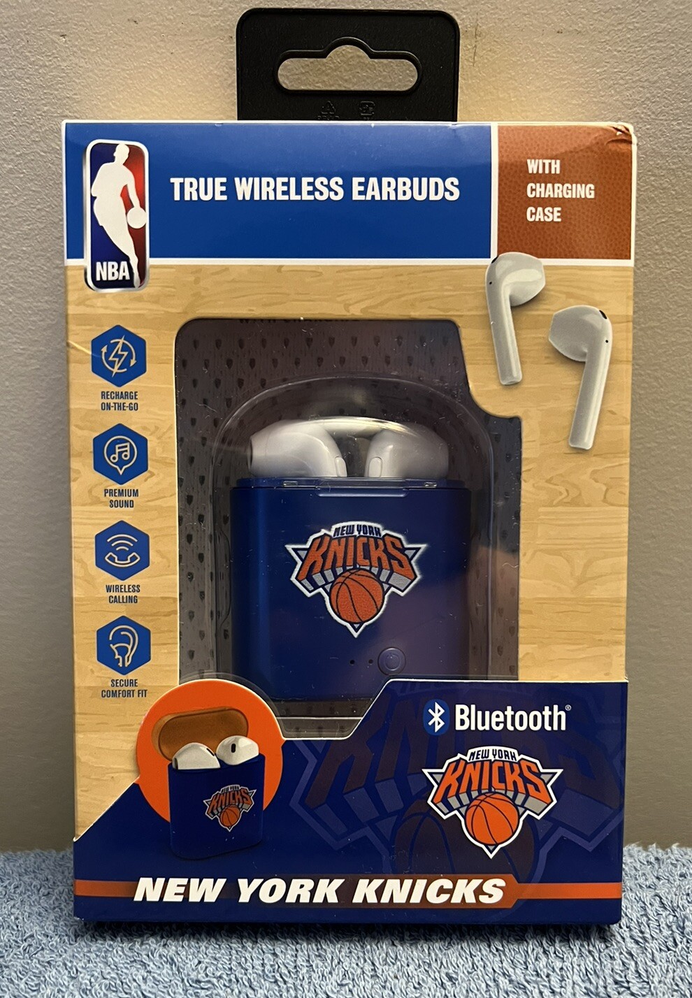 New York Knicks Bluetooth Wireless Earbuds w/Charging Case
