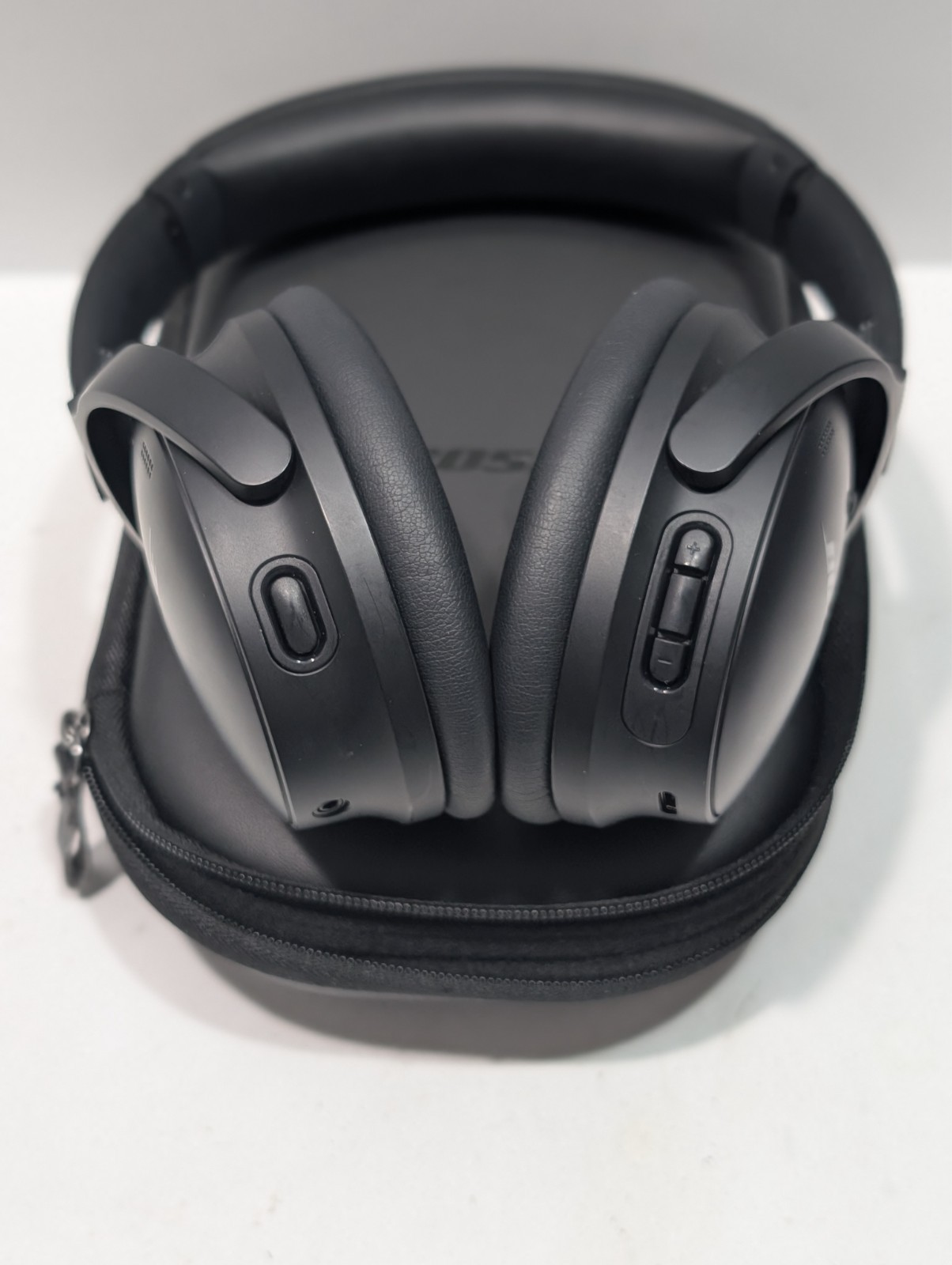 Bose QuietComfort 45 Wireless Noise Cancelling Headphones QC45 Black w Case
