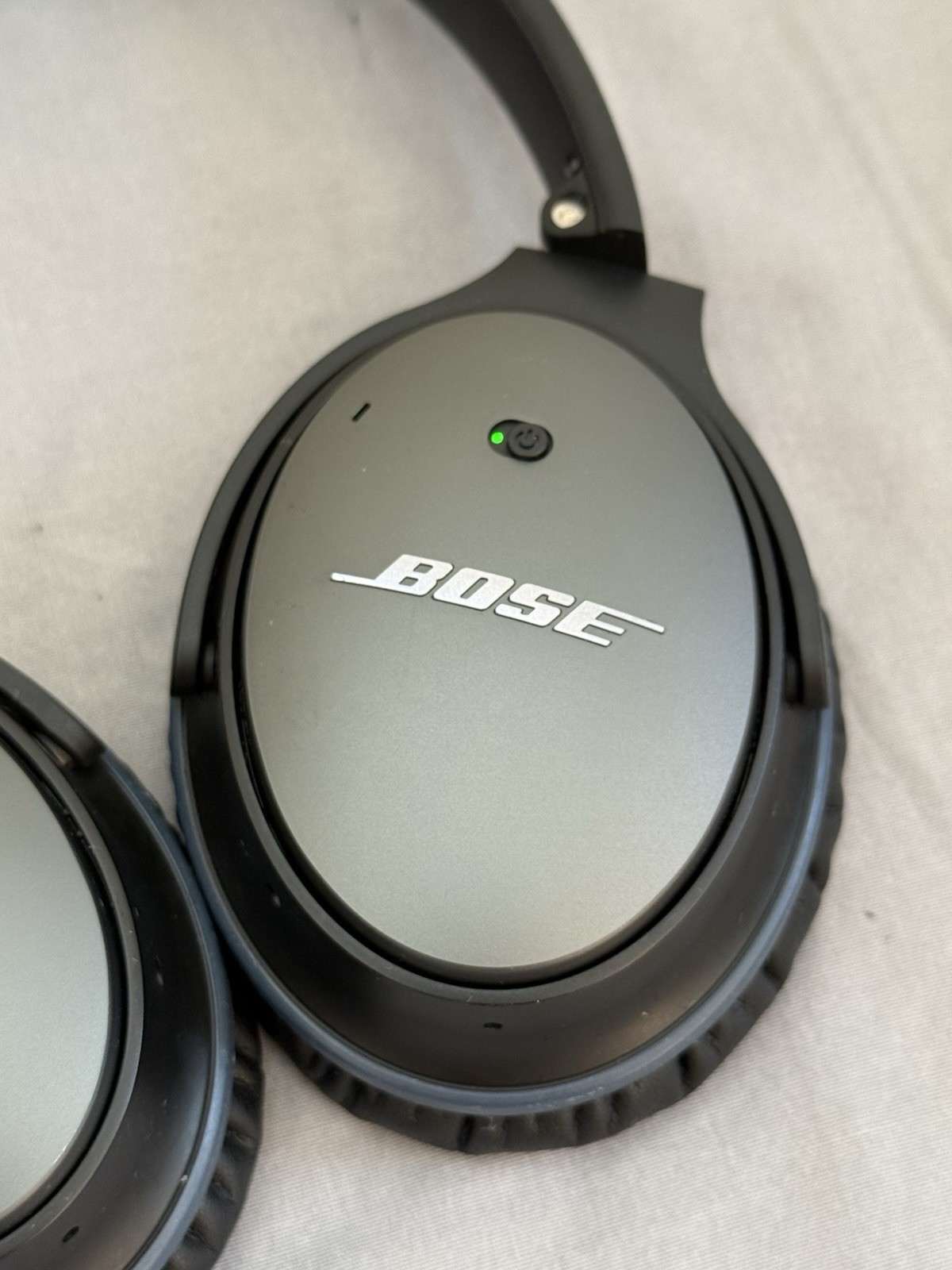 Bose QuietComfort 15 w/ Lightning C-Type Airplane Adapters & Case New Earpads