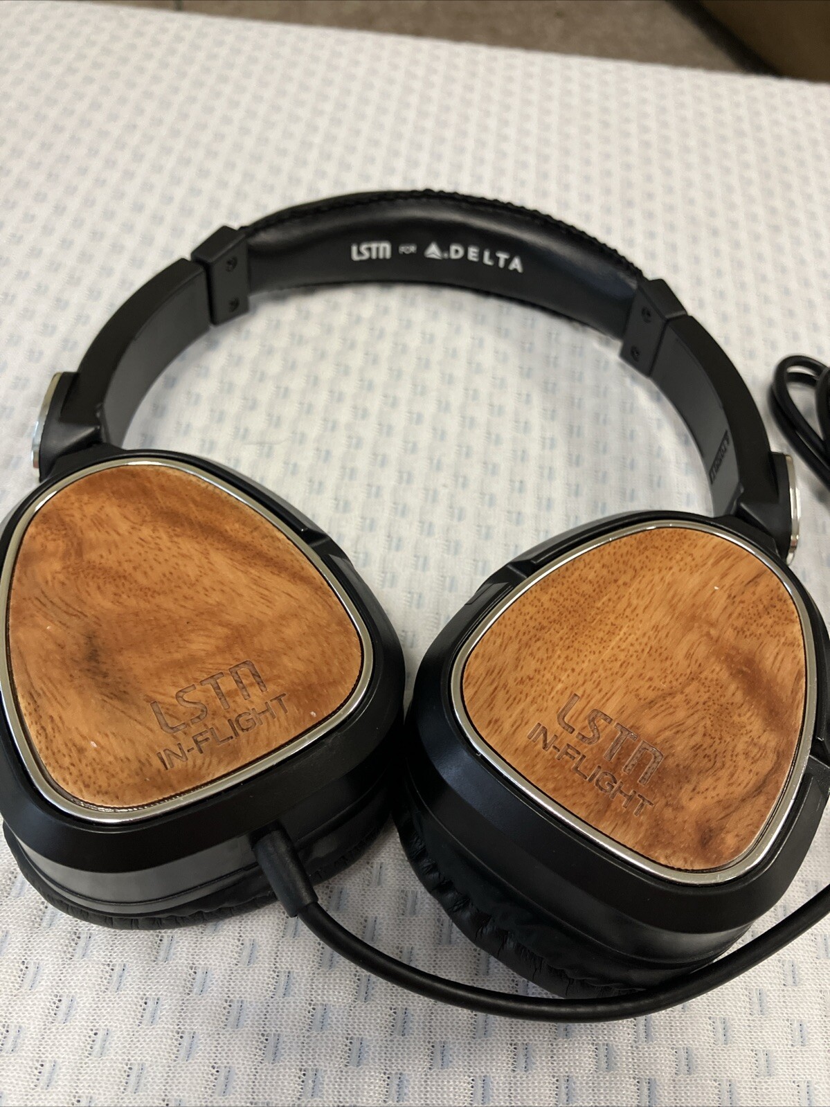 Headphones Delta Airlines LSTN In Flight fly movie woodgrain clean 2 Prong EUC