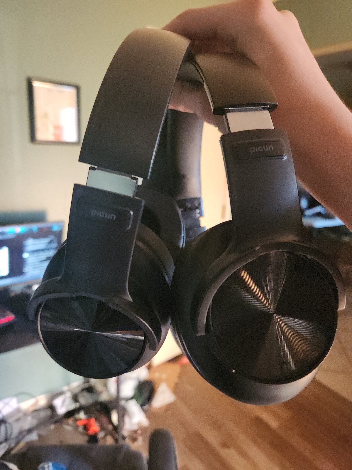 Picun B8 black wireless headphones, 80 hour battery life, not including cord.