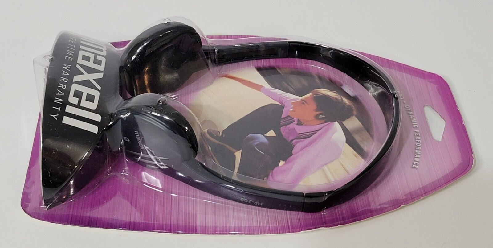 Maxell HP-200 Stereo Headphones Dynamic Performance Lightweight NEW SEALED Black