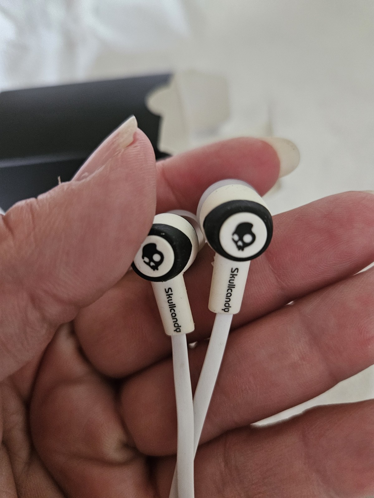 Skullcandy Hesh 3 Wired In-Ear Earbuds w/ On-Cable Mic/Remote 3.5mm White/Black