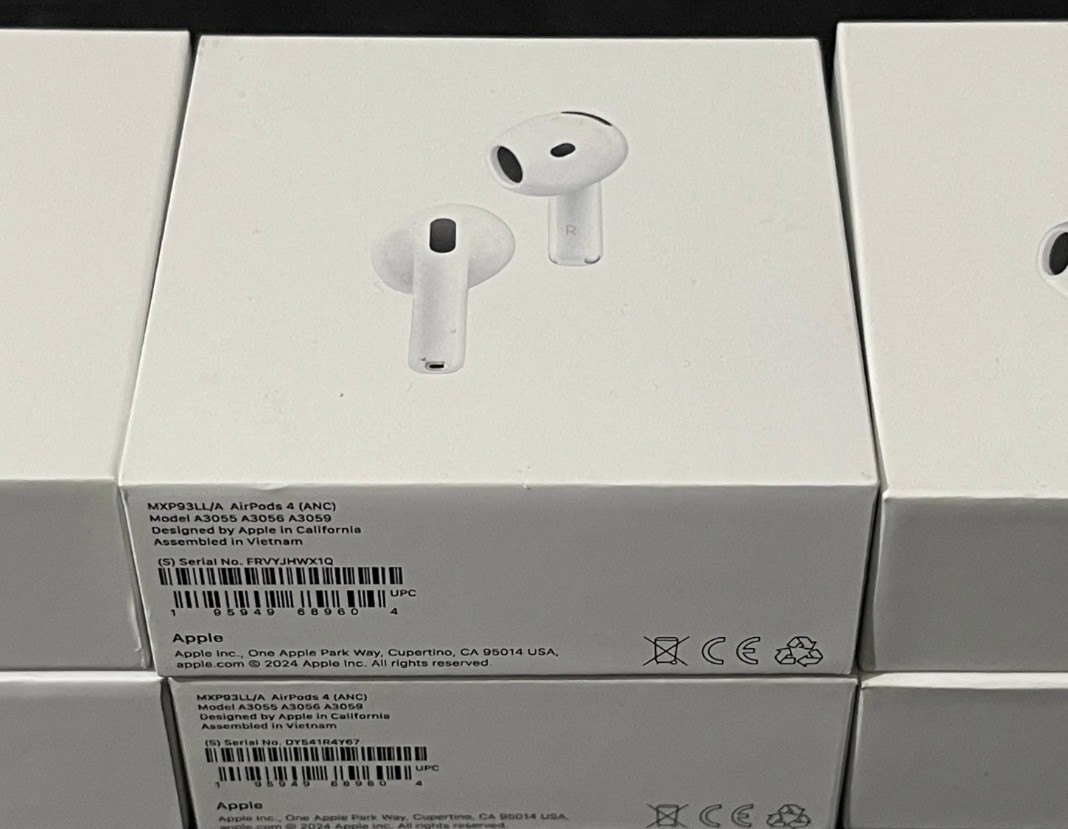 Apple AirPods 4 White – In Ear Headphones MXP93LL/A
