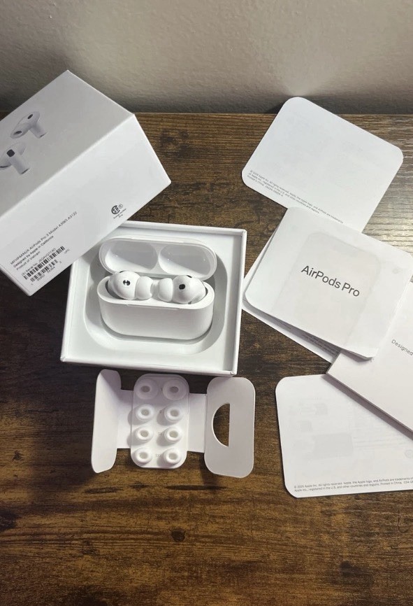 Apple AirPods Pro 3 Wireless Bluetooth In-Ear Earbuds w/ Charging Case White