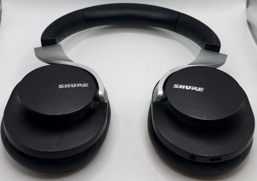 Shure SRH840 Professional Studio Monitoring Headphones with Detachable Cable