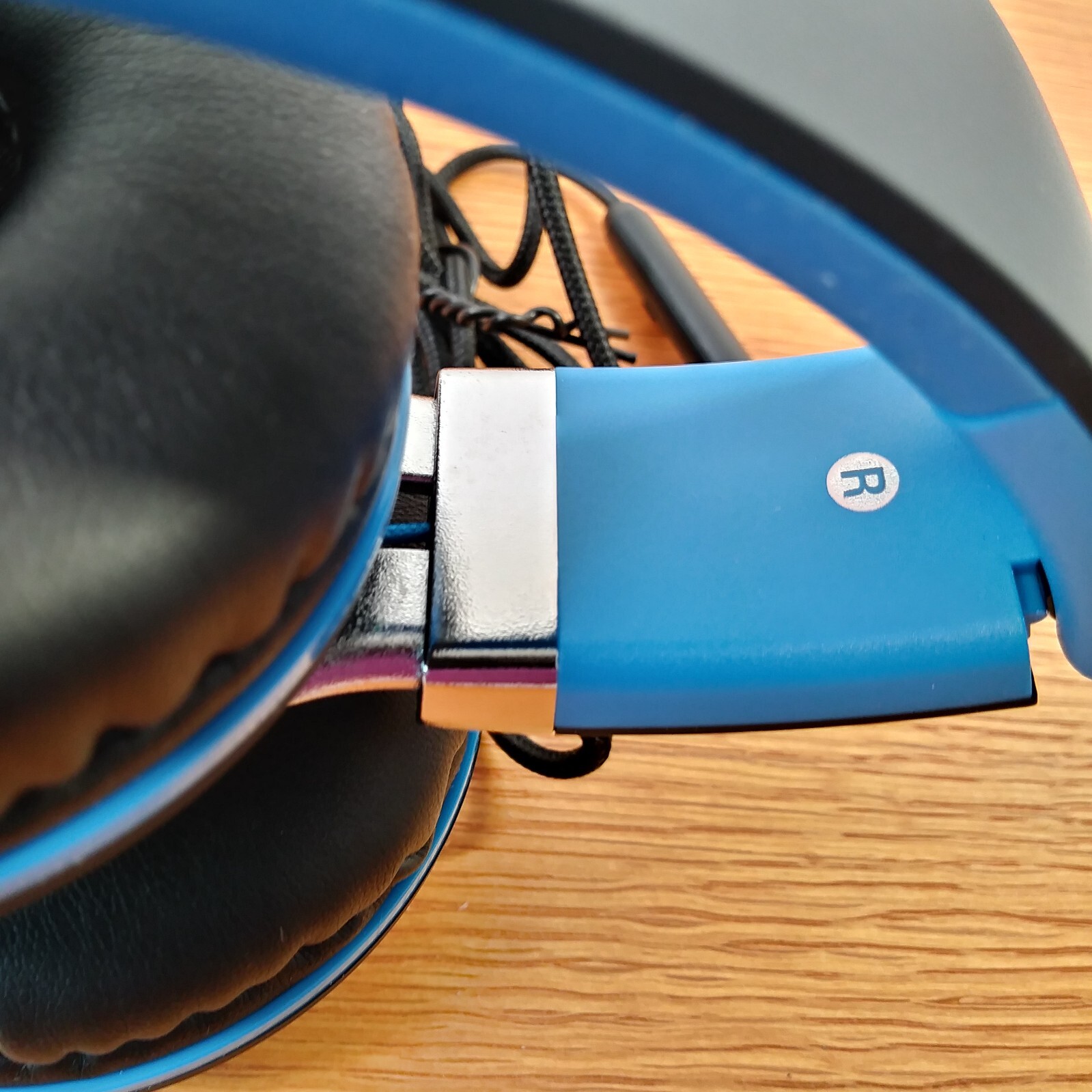 Ailihen Wired C8 Headphones In Line Microphone On-Ear Volume Control Collapsible