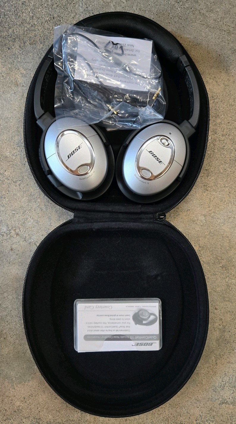 Bose QuietComfort 15 QC15 Noise Cancelling Headphones Tested Working w/ Case