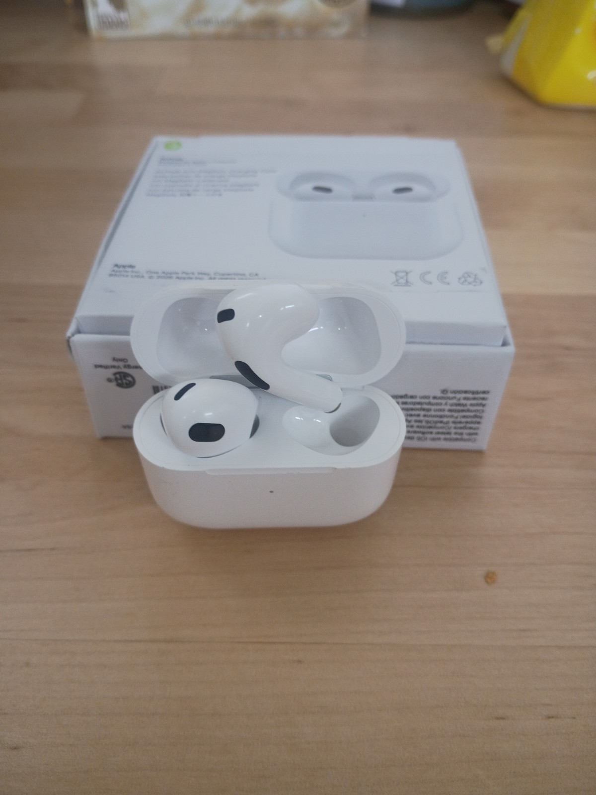 Apple AirPods Pro (1st Gen) White In-Ear Canal Earbuds w/ Wireless Case