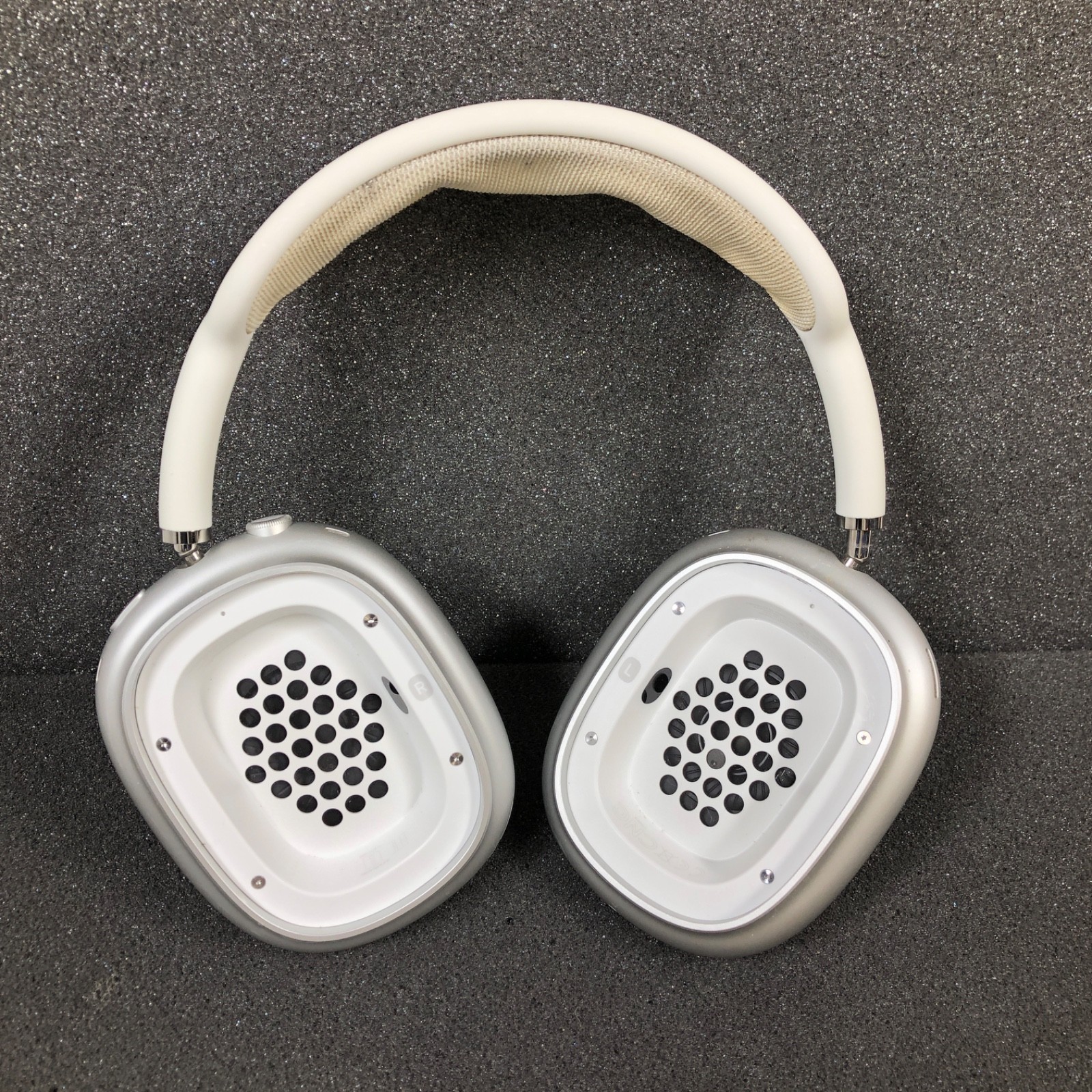 Apple AirPods Max A2096 Wireless Bluetooth Over-Ear Headphones Silver w/ Case