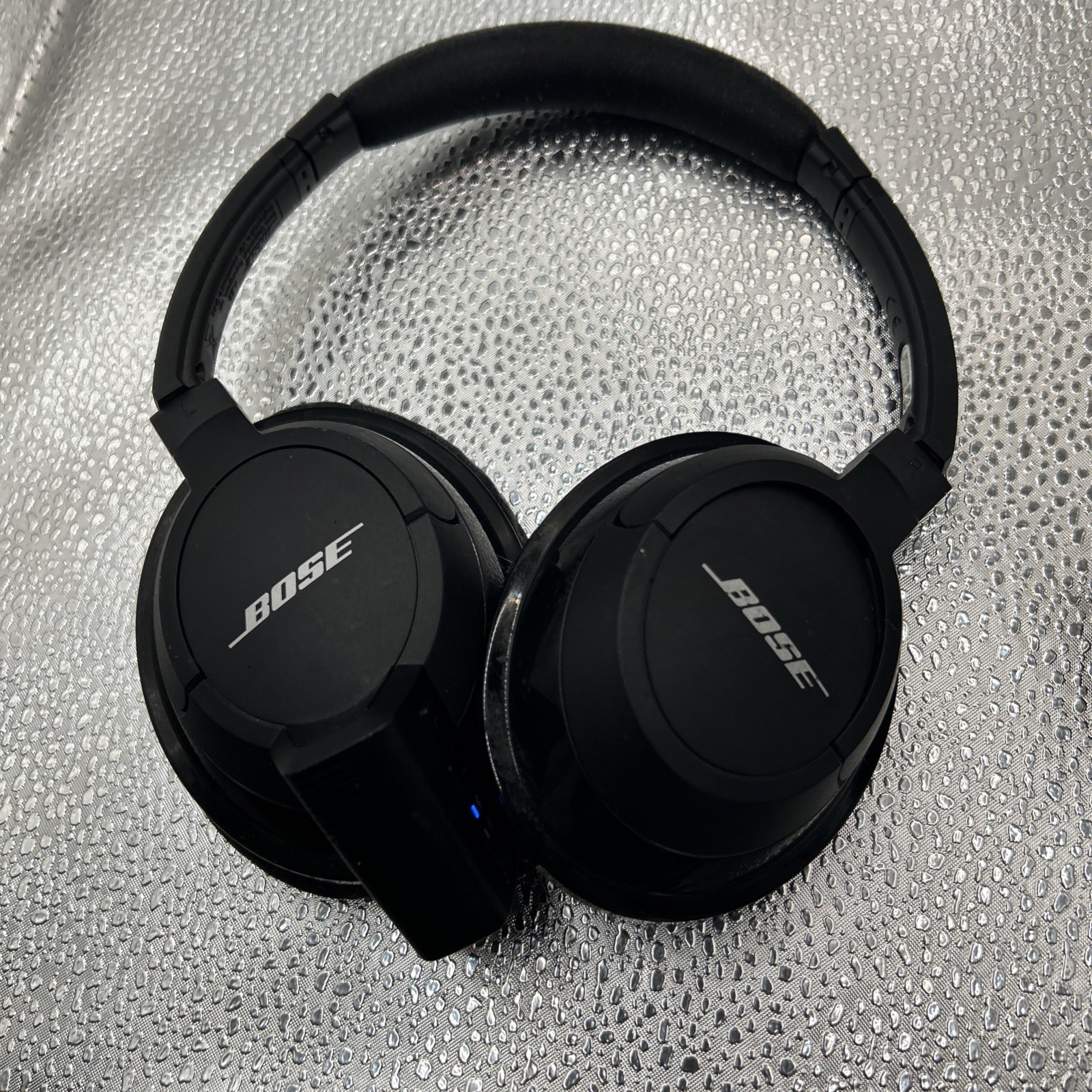 Bose SoundLink Around-Ear Wireless Headphones AE2 W/USB Charger/needs Earpads