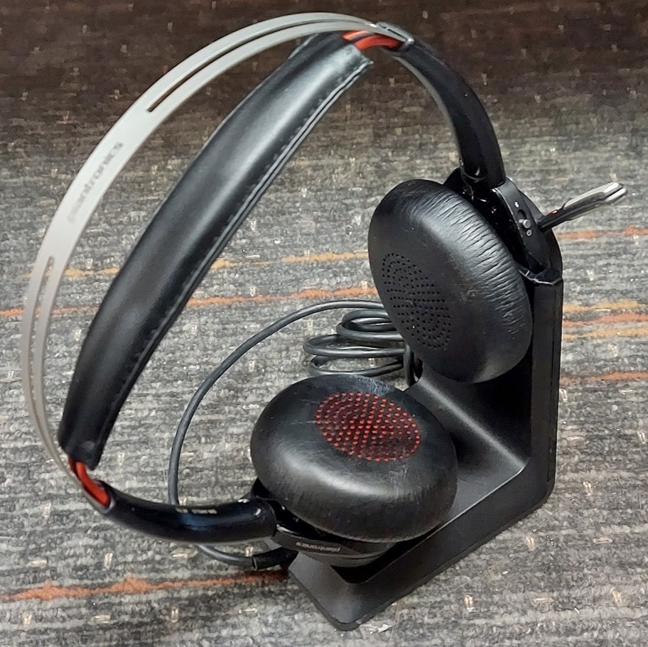 Plantronics Voyager UC B825 On-Ear Headset – Black With Charging Dock