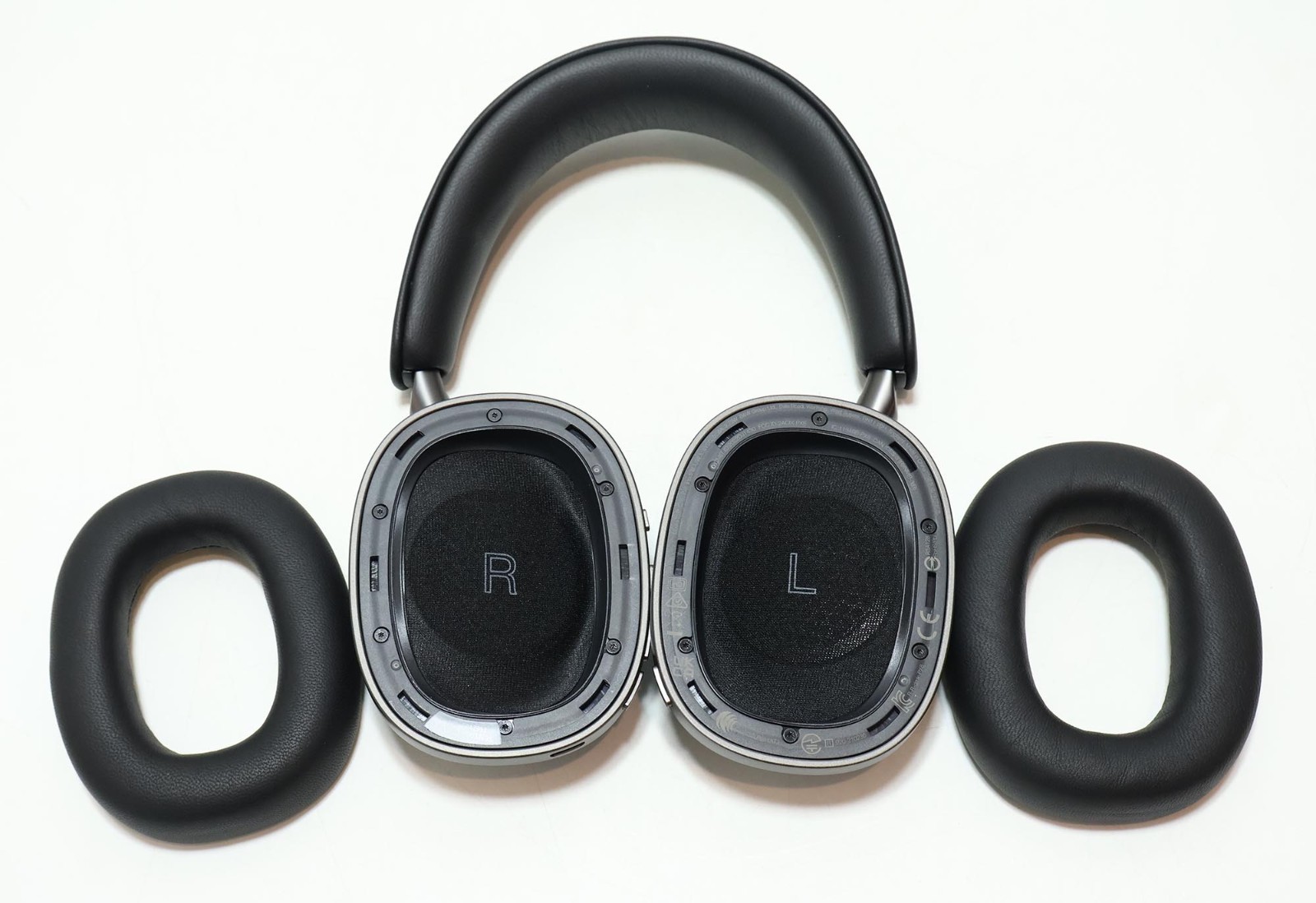 Bowers and Wilkins PX8 Model FP42951 (Black/Gray)