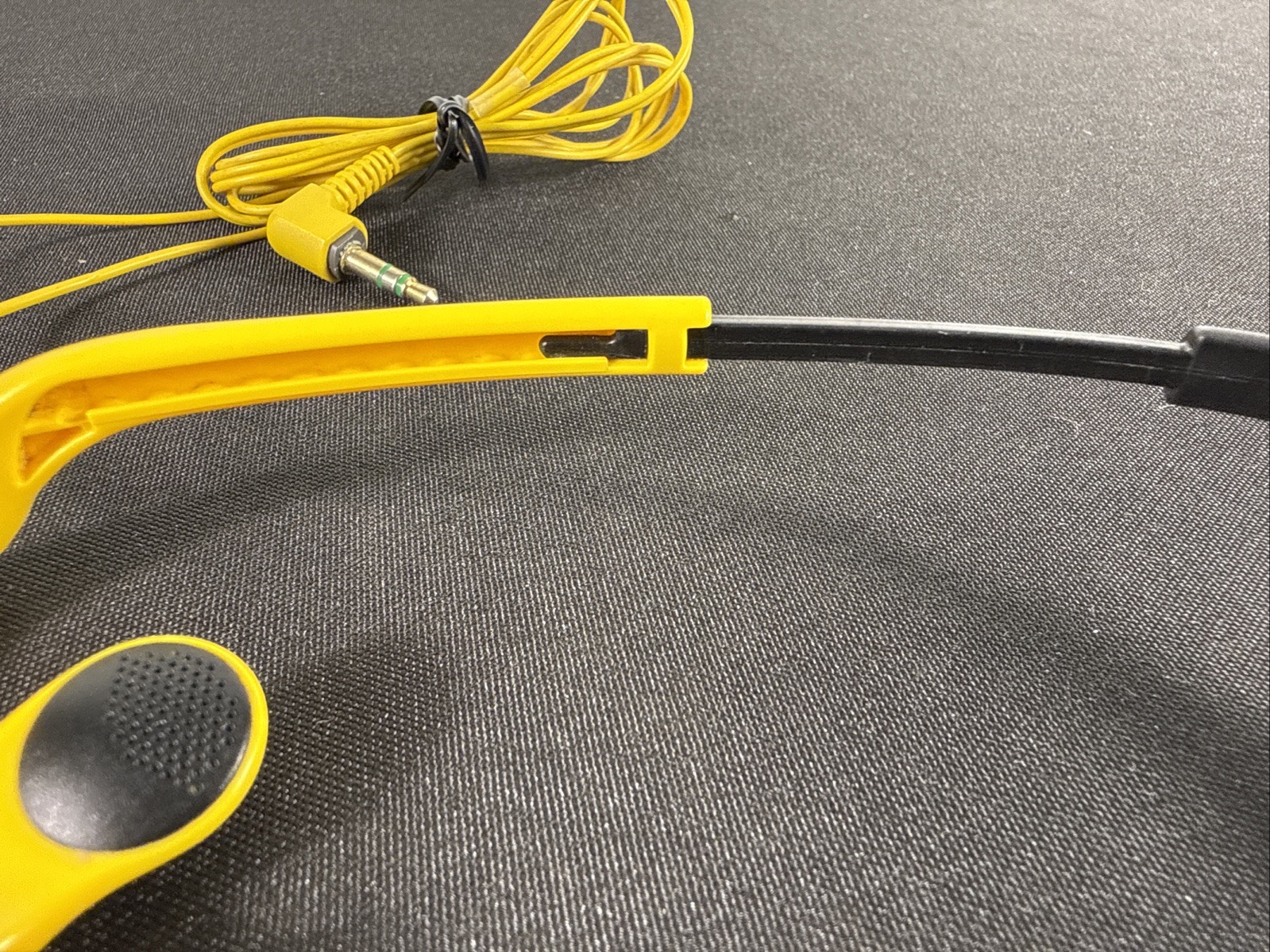 SONY MDR-W014 Yellow Sports Walkman Stereo Headphones 3.5mm Jack