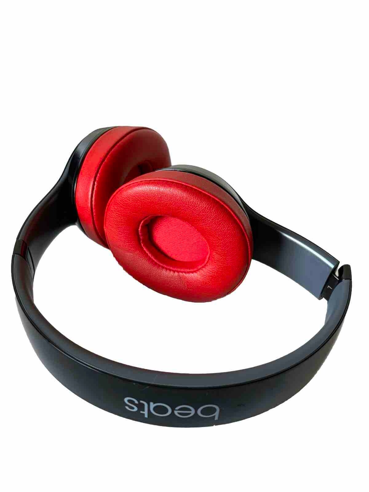 BEATS SOLO2 EARPHONES BLACK AND RED- Excellent Condition slightly Used