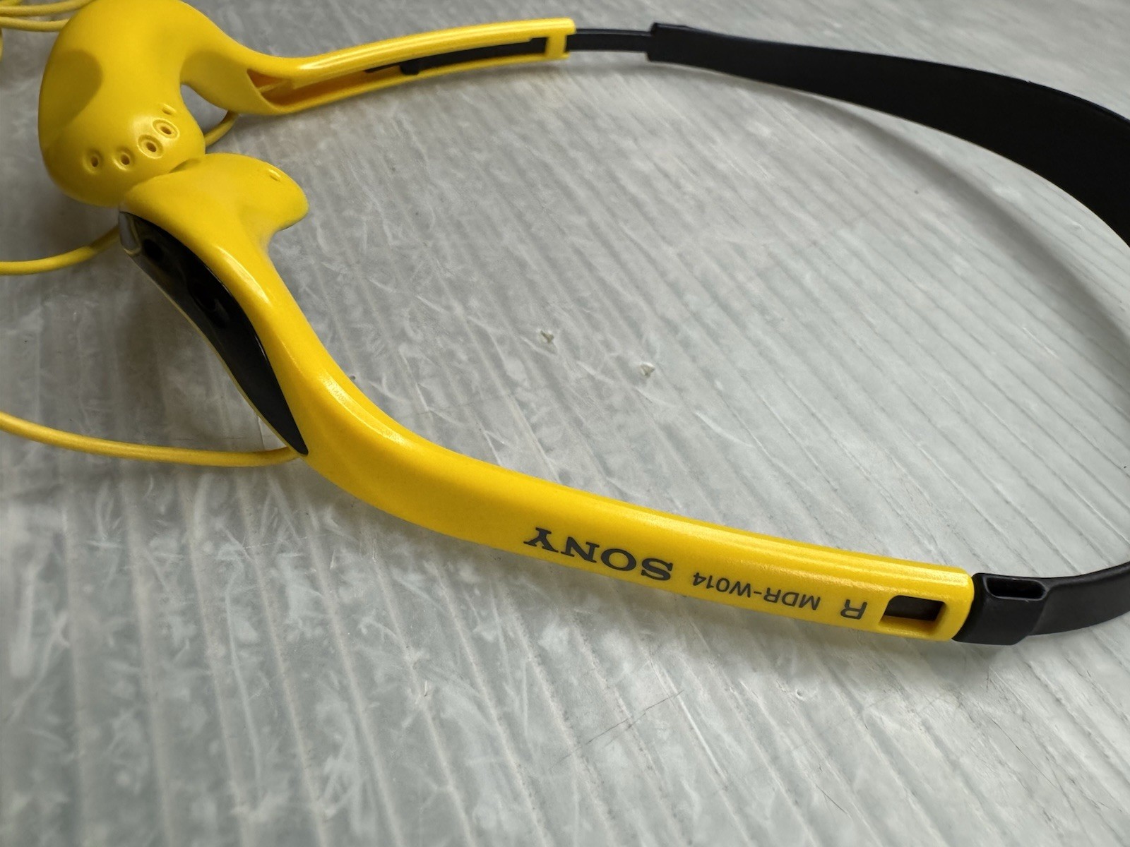 SONY MDR-W014 yellow Sports Walkman Stereo Headphones 3.5mm Jack