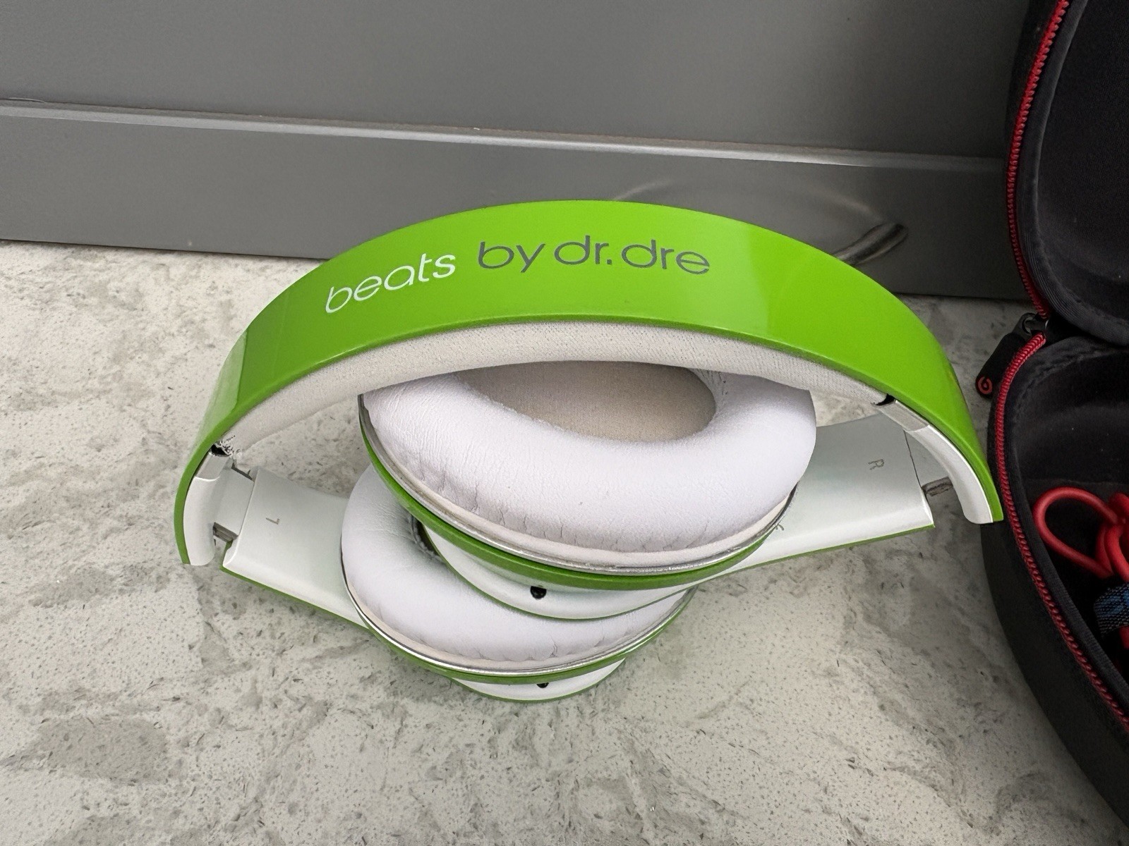 Beats Studio 1st Gen Wired, ANC • c.2010 • Green/White • Collector-Grade OEM Set