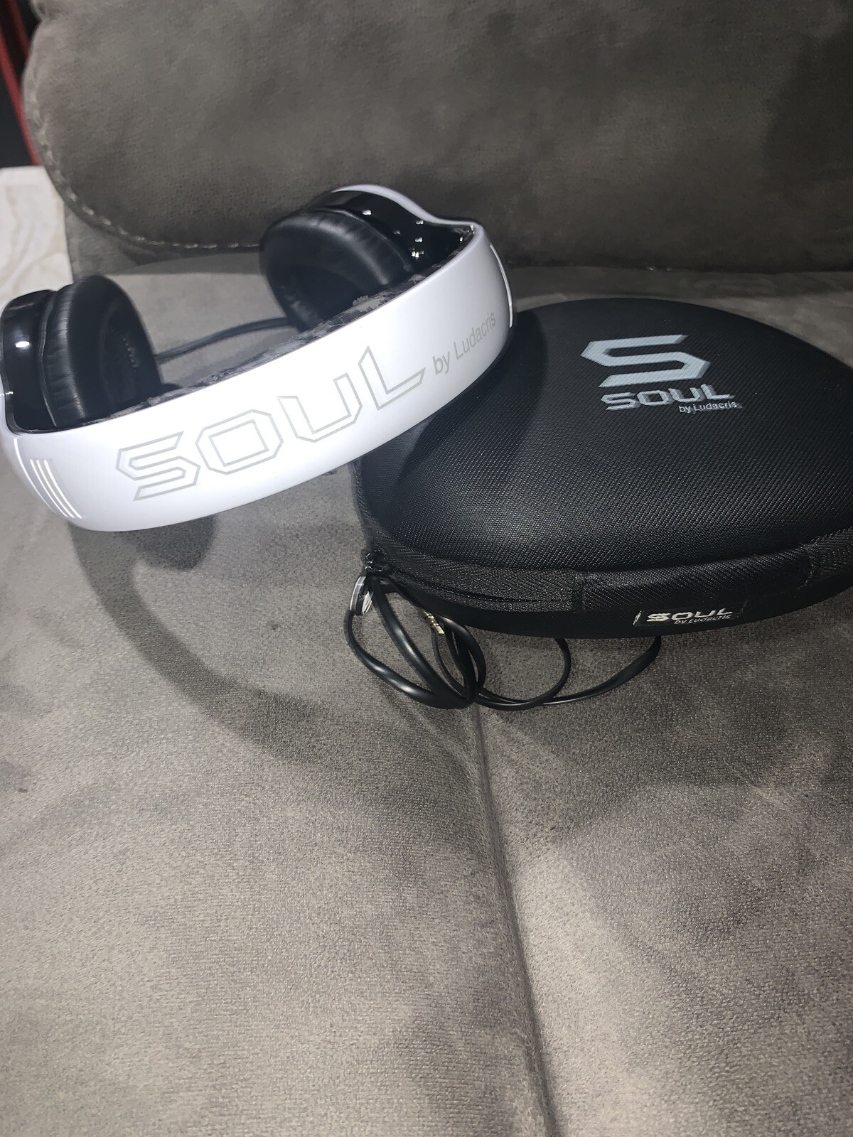Soul By Ludacris Noise Canceling Headphones Black/White