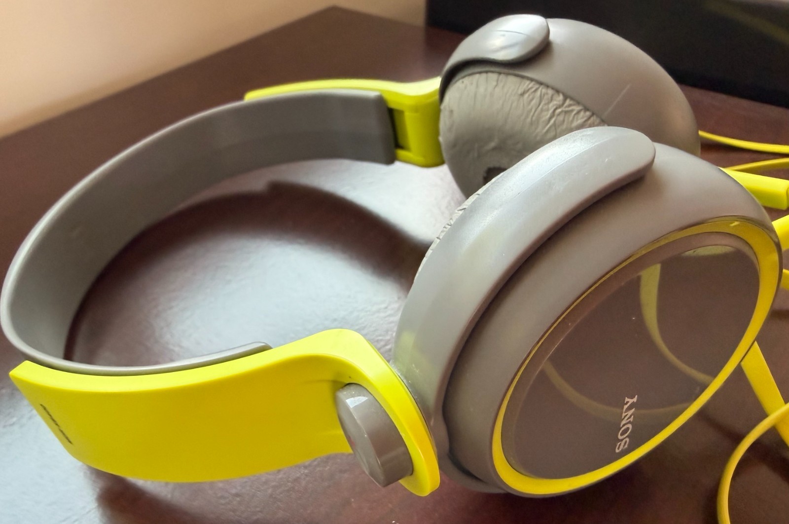 Sony MDR‑XB400 Extra Bass Headphones – Lime Green – Work