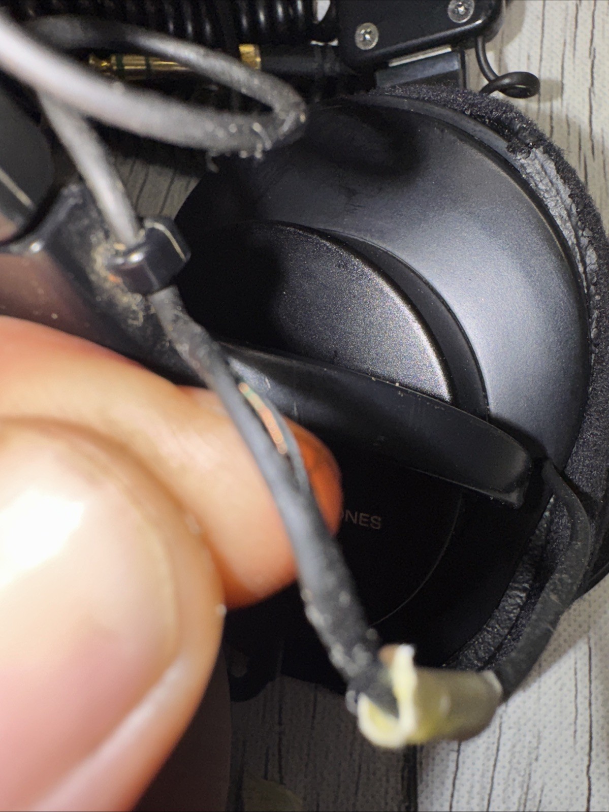Sony MDR-7506 Professional Studio Wired Headphone Headset – Missing Ear Pad